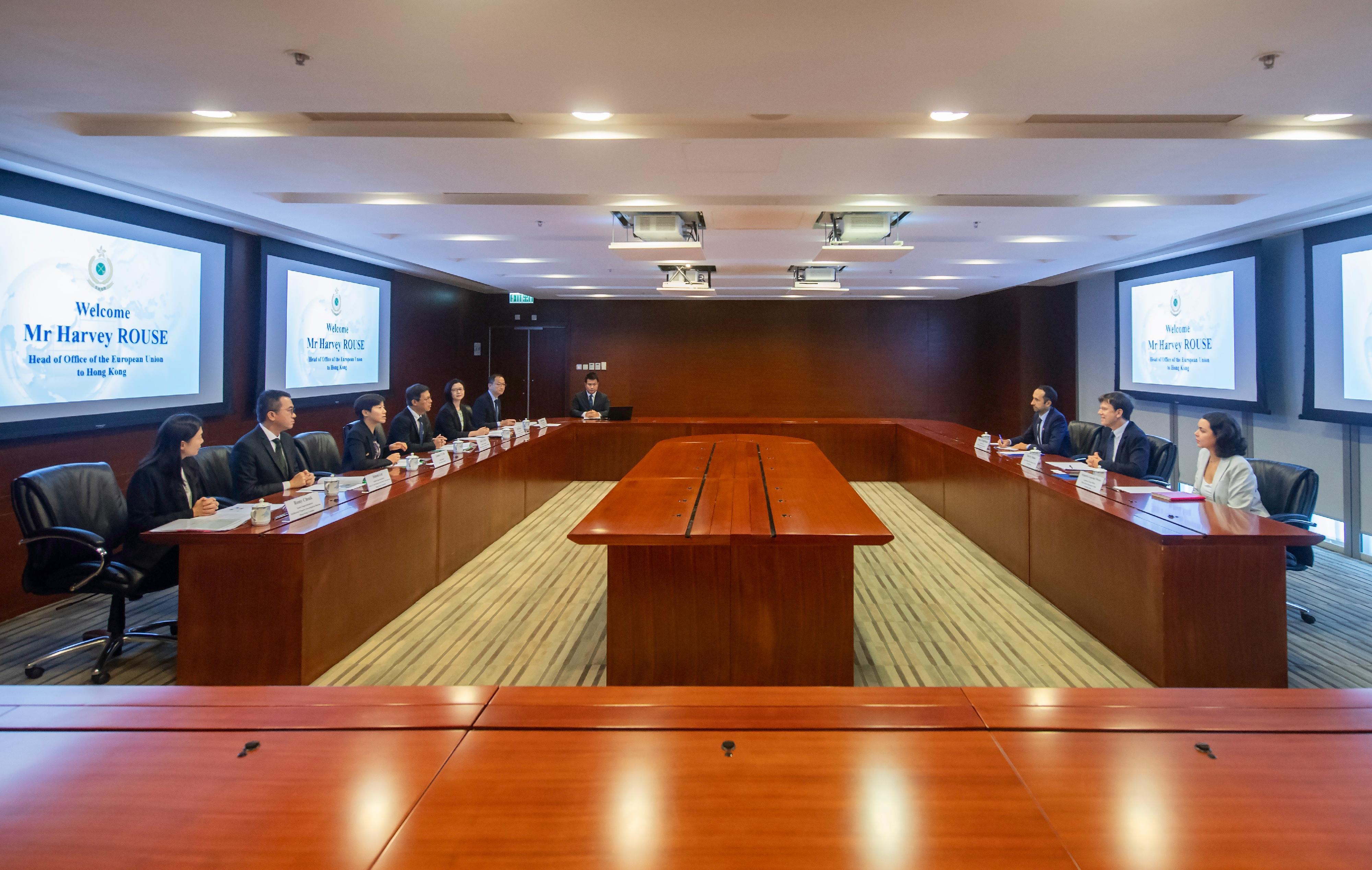 The Commissioner of Customs and Excise, Ms Louise Ho, today (September 17) met with the Head of Office of the European Union to Hong Kong, Mr Harvey Rouse, and his delegation at the Customs Headquarters Building. Photo shows officials exchanging views on further promoting mutual contact and co-operation.