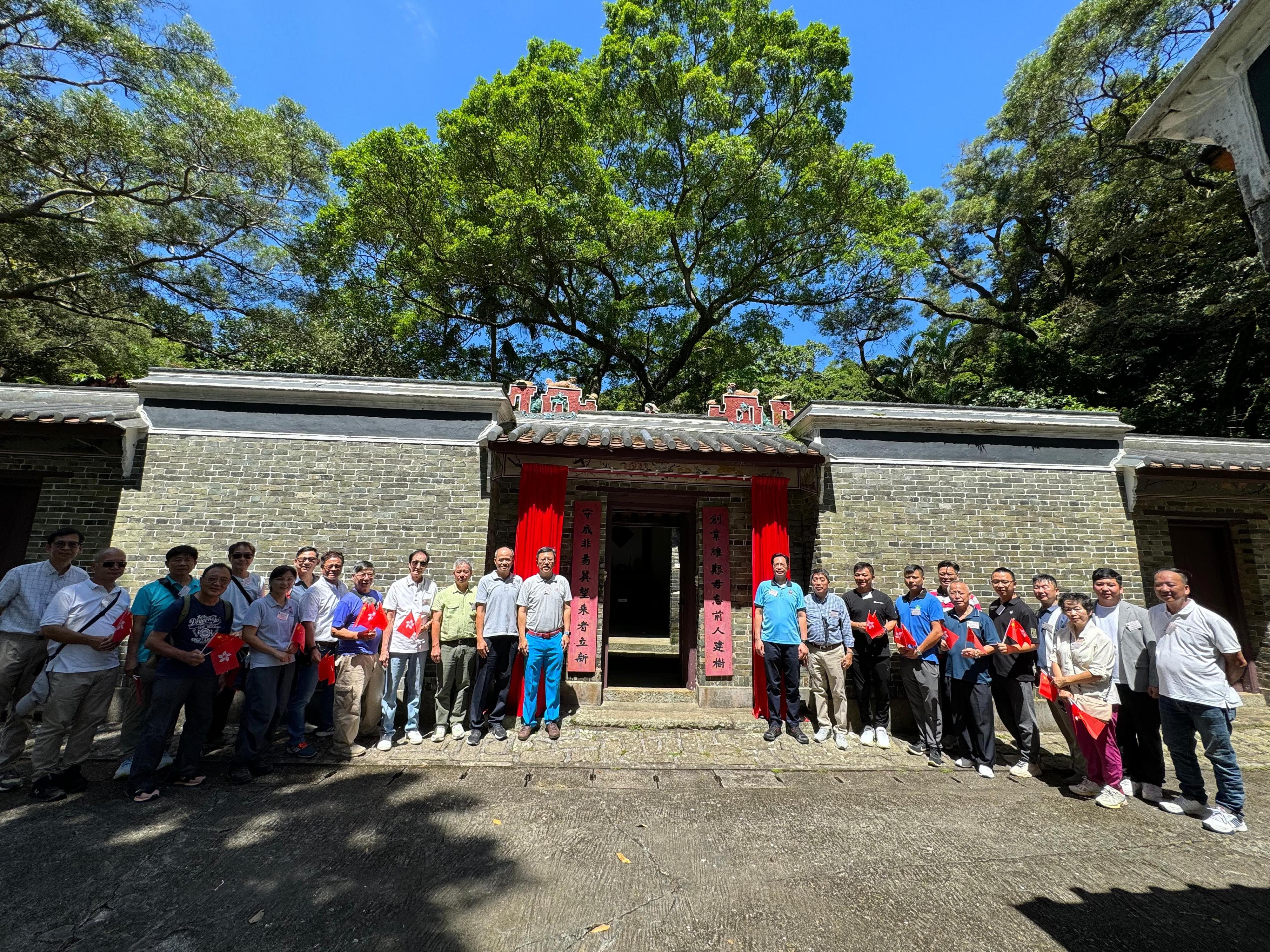 The Civil Aid Service held the Celebrating the National Day and Exploring the Past: Yuen Tun Chung Old House Museum Open Day today (September 18). Photo shows guests officiating at the opening ceremony.