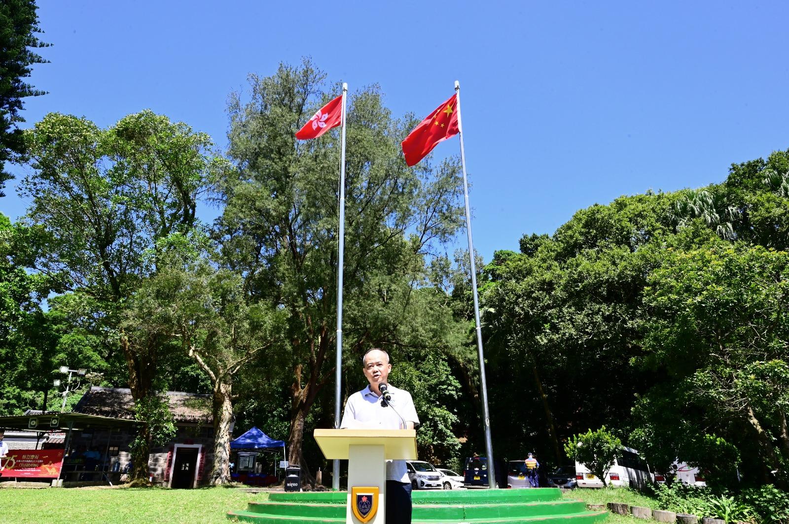 The Civil Aid Service (CAS) held the Celebrating the National Day and Exploring the Past: Yuen Tun Chung Old House Museum Open Day today (September 18). Photo shows the Chief Staff Officer of the CAS, Mr Leung Kwun-hong, delivering a speech at the event.