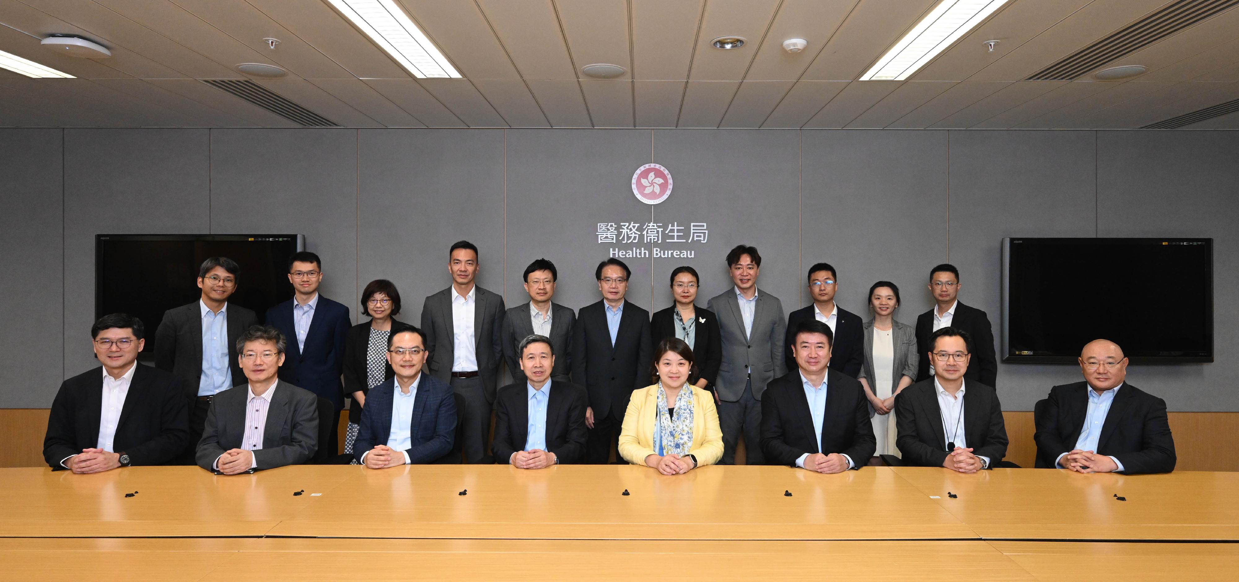 The Acting Secretary for Health, Dr Libby Lee, met with a delegation led by Vice Commissioner of the National Administration of Traditional Chinese Medicine Dr Wang Zhiyong today (September 19). Photo shows Dr Lee (front row, fourth right); Dr Wang (front row, fourth left); the Director of Health, Dr Ronald Lam (front row, third left); Deputy Secretary for Health Mr Eddie Lee (front row, second right); the Project Director of the Chinese Medicine Hospital Project Office of the Health Bureau (HHB), Dr Cheung Wai-lun (back row, centre); the Senior Advisor (Secretary for Health's Office), Dr Joe Fan (back row, first right); the Commissioner for Chinese Medicine Development of the HHB, Dr Vincent Chung (back row, fourth right); the Assistant Director of Health (Chinese Medicine), Dr Edmund Fong (back row, fourth left); the Chief Executive of the Hospital Authority (HA), Dr Tony Ko (front row, first left); the Director (Strategy and Planning) of the HA, Dr Ching Wai-kuen (back row, fifth left); the Chief Manager (Chinese Medicine) of the HA, Ms Rowena Wong (back row, third left), and other attendees of the meeting.