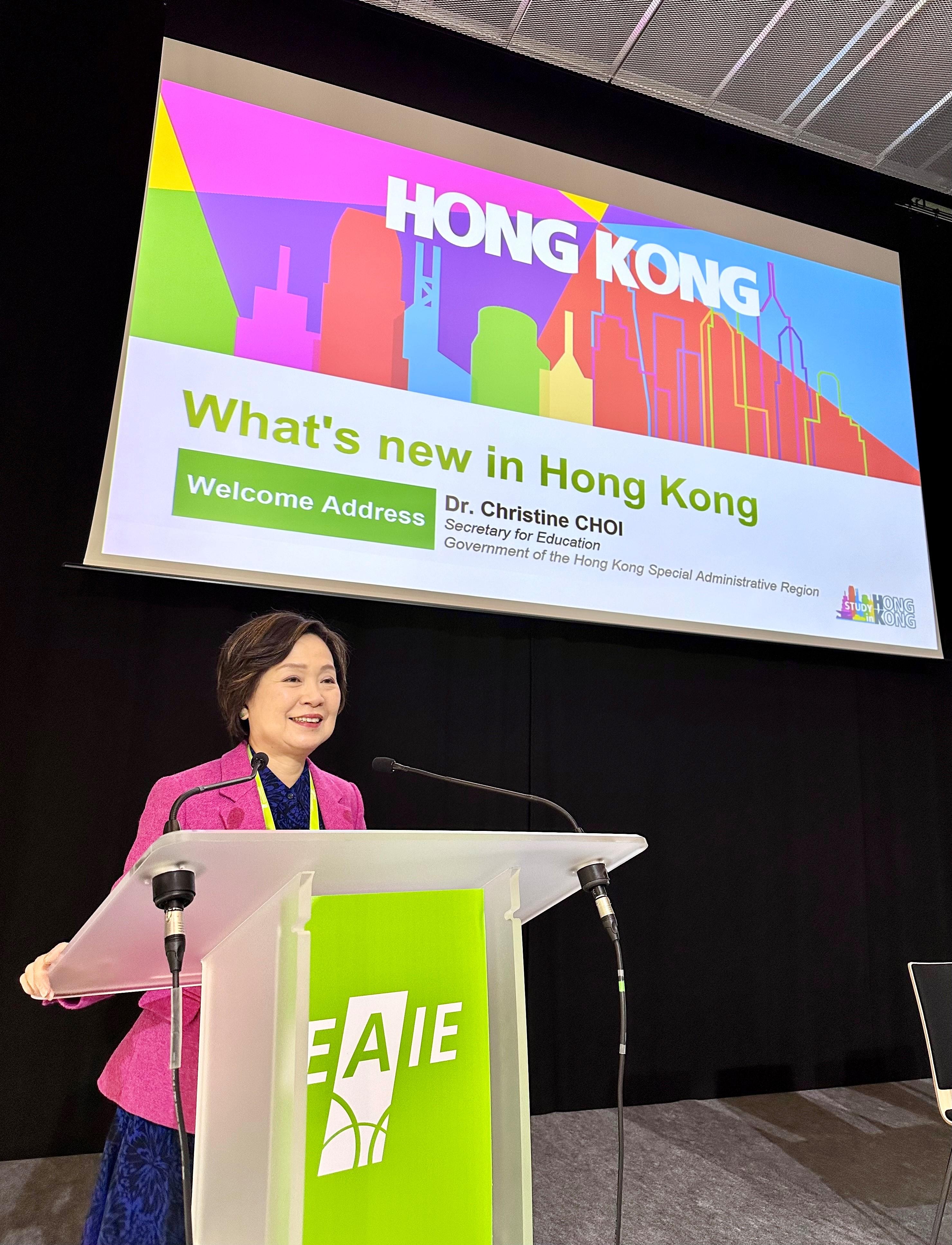 The Secretary for Education, Dr Choi Yuk-lin, attended the European Association for International Education Conference and Exhibition in Toulouse, France, on September 18 (France time). Photo shows Dr Choi delivering a speech on Study in Hong Kong in a seminar at the event. 
