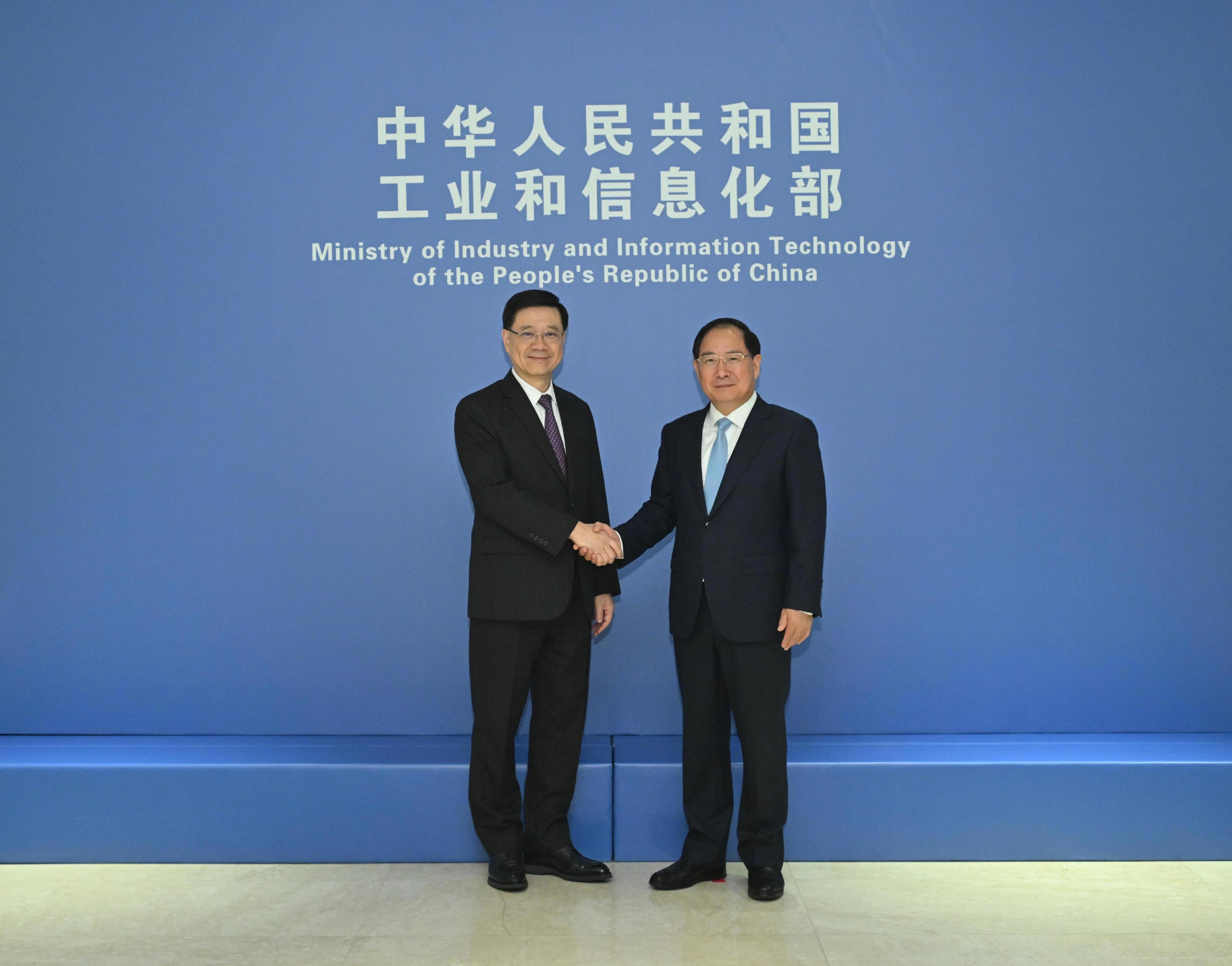 The Chief Executive, Mr John Lee, attended the signing ceremony of a co-operation agreement on new industrialisation between the Hong Kong Special Administrative Region Government and the Ministry of Industry and Information Technology today (September 19). Photo shows Mr Lee (left) and the Minister of Industry and Information Technology, Mr Jin Zhuanglong (right), before the signing ceremony.