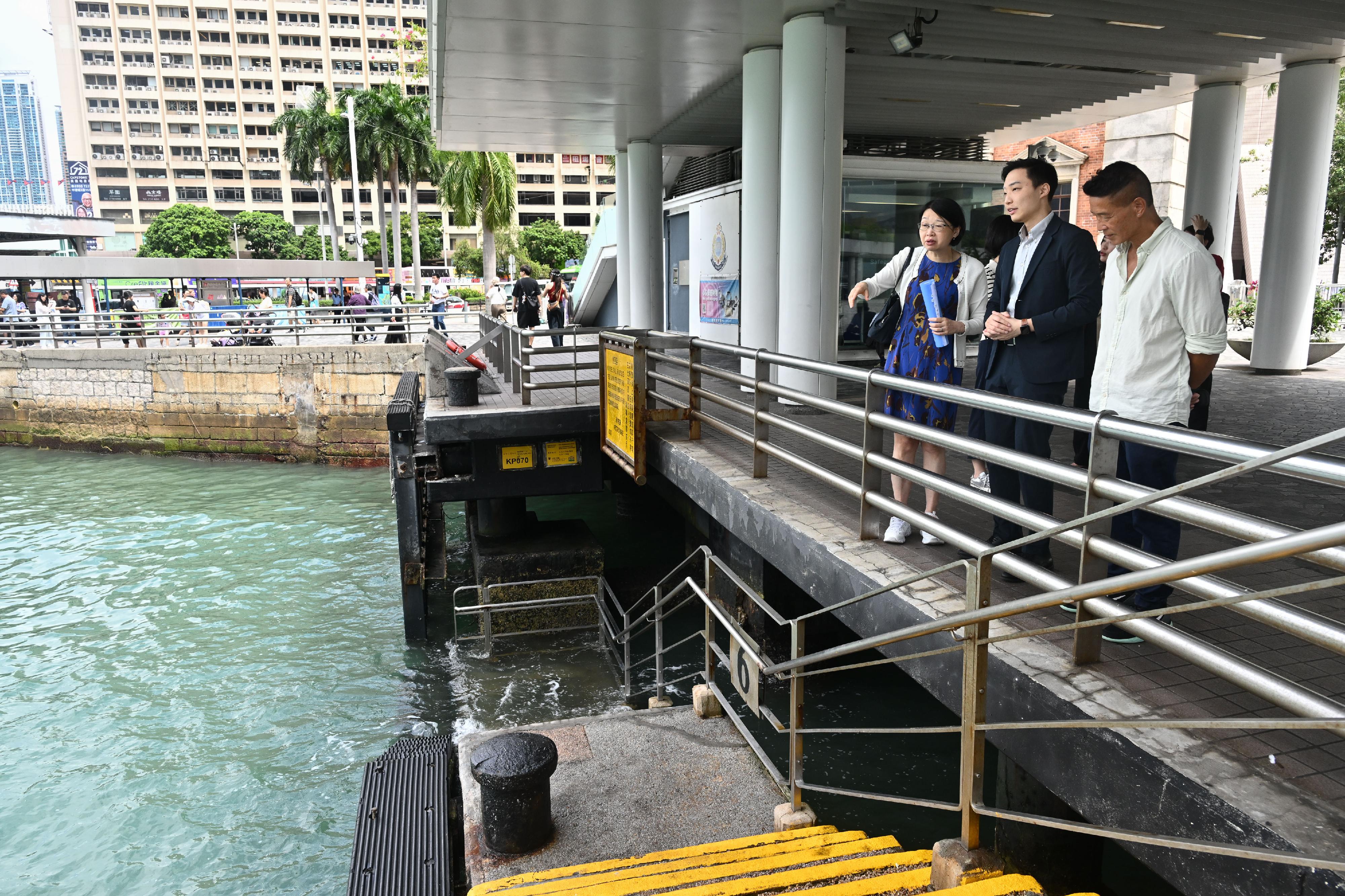 The Commissioner for Tourism, Mrs Angelina Cheung (left), together with representatives from various government departments and Travel Industry Authority, visited Tsim Sha Tsui Star Ferry Pier earlier (September 9) to inspect enhancement arrangements of crowd control deployed by relevant parties.