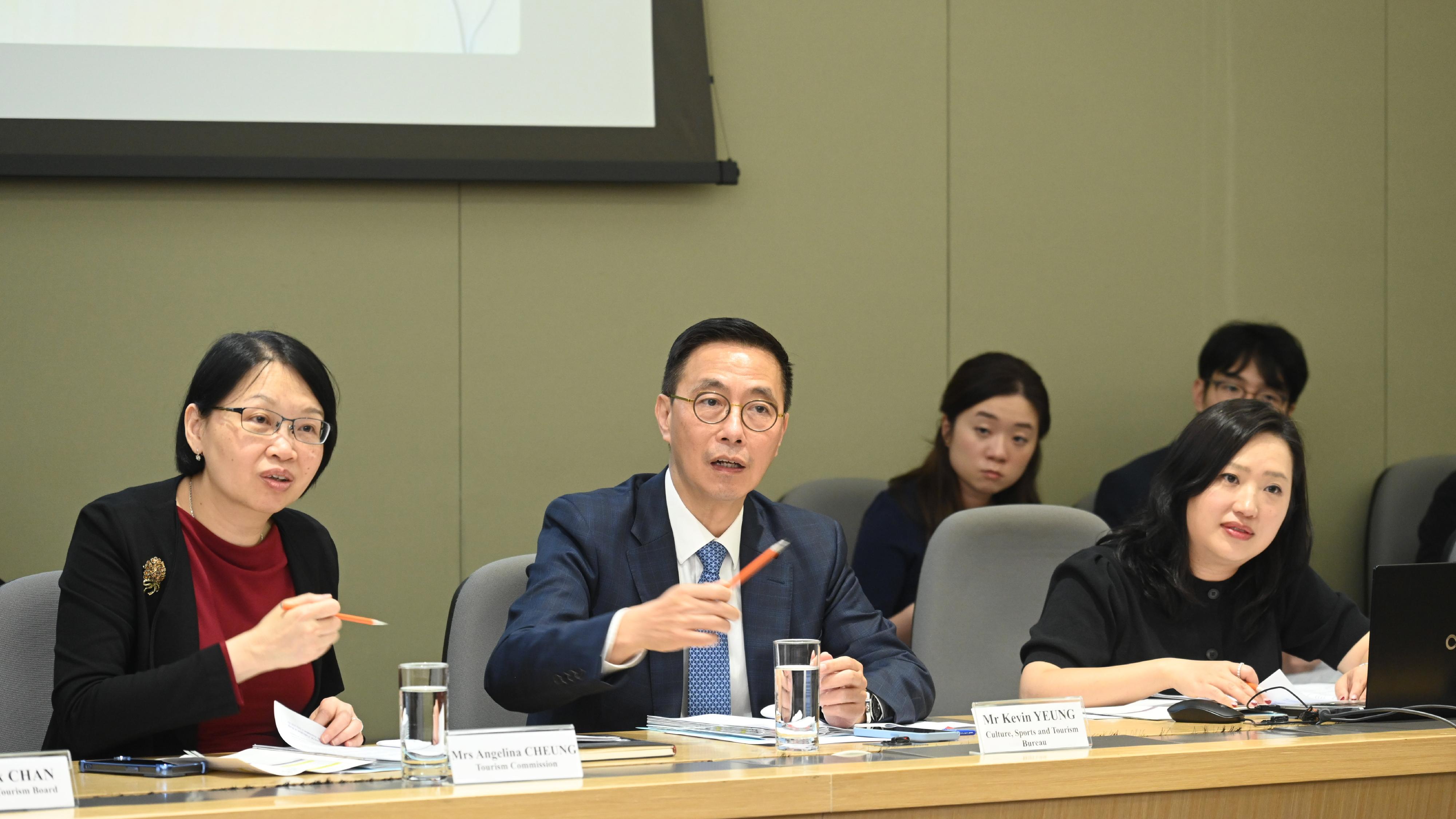 The Secretary for Culture, Sports and Tourism, Mr Kevin Yeung (centre), chaired a meeting today (September 20) to co-ordinate the preparations for visitor arrivals to Hong Kong during the Mainland's National Day Golden Week from October 1 to 7. Mr Yeung and the Commissioner for Tourism, Mrs Angelina Cheung (left), were briefed by representatives of various participating units on their relevant preparation work.