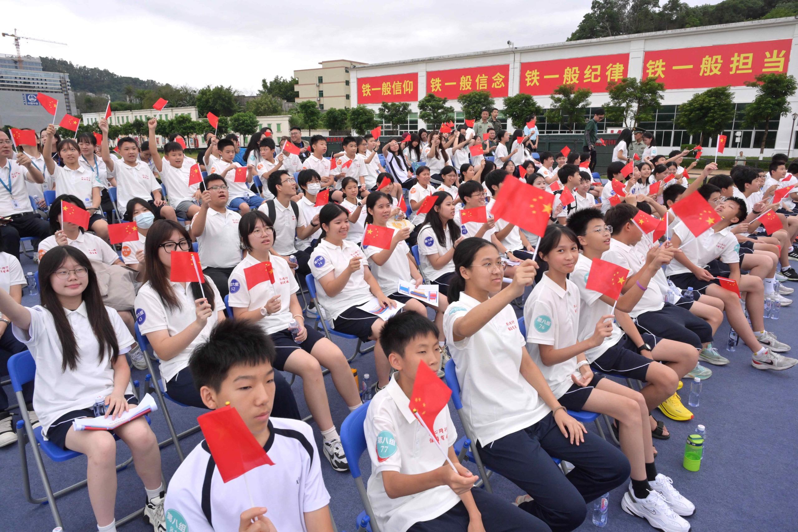 港澳青年今日（九月二十二日）在广州参与港澳青少年「同心同行．强国有我」进军营主题活动。
