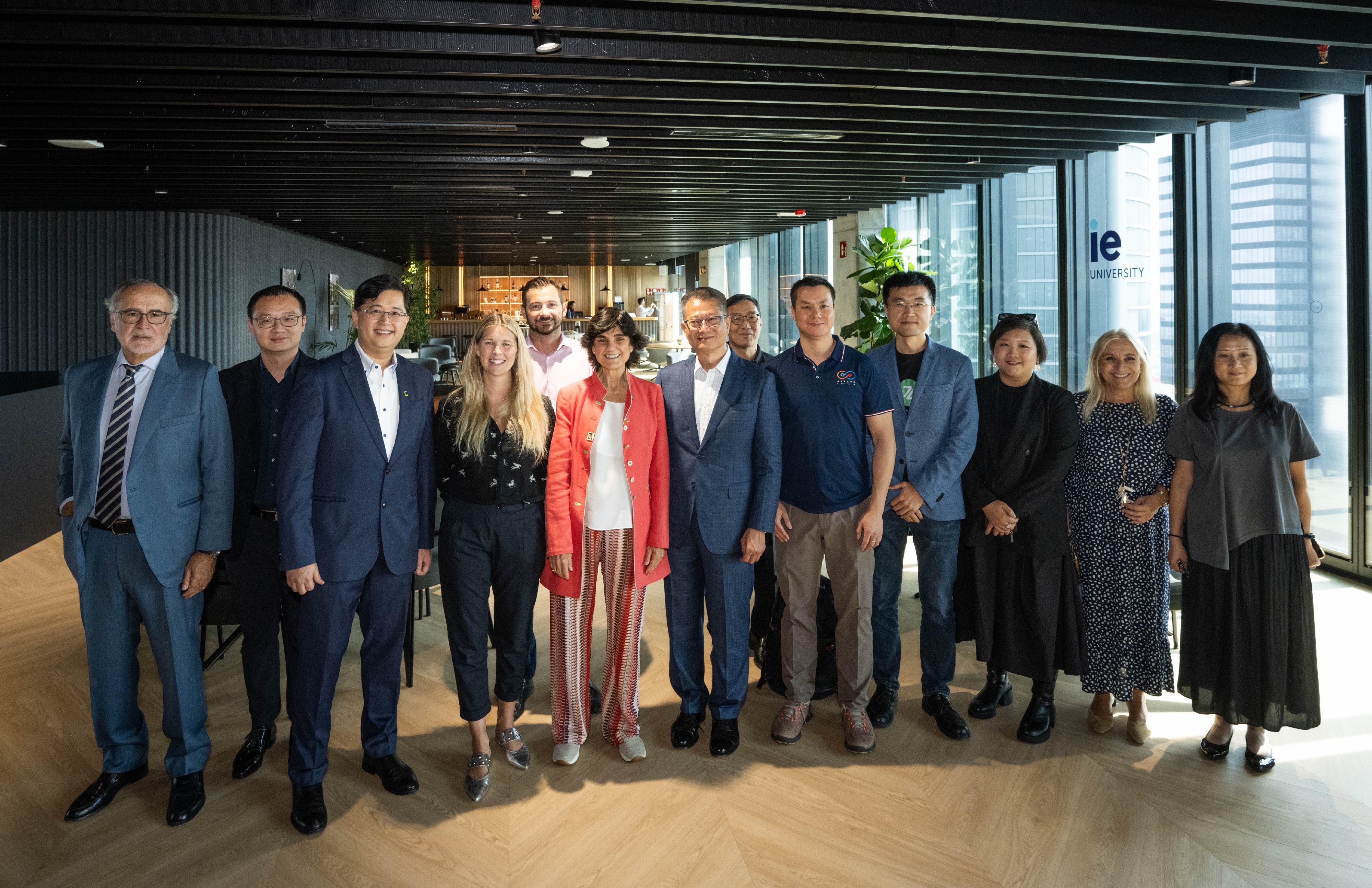 The Financial Secretary, Mr Paul Chan, arrived in Madrid, Spain, yesterday (September 22, Madrid time) and began his visit. Photo shows Mr Chan (seventh right), leading a group of local tech startups to visit Spain's innovation organisation, Spain Startup, in a group photo with the President of Spain Startup, Ms Maria Benjumea (sixth left), and representatives from its partner, IE University of Spain.