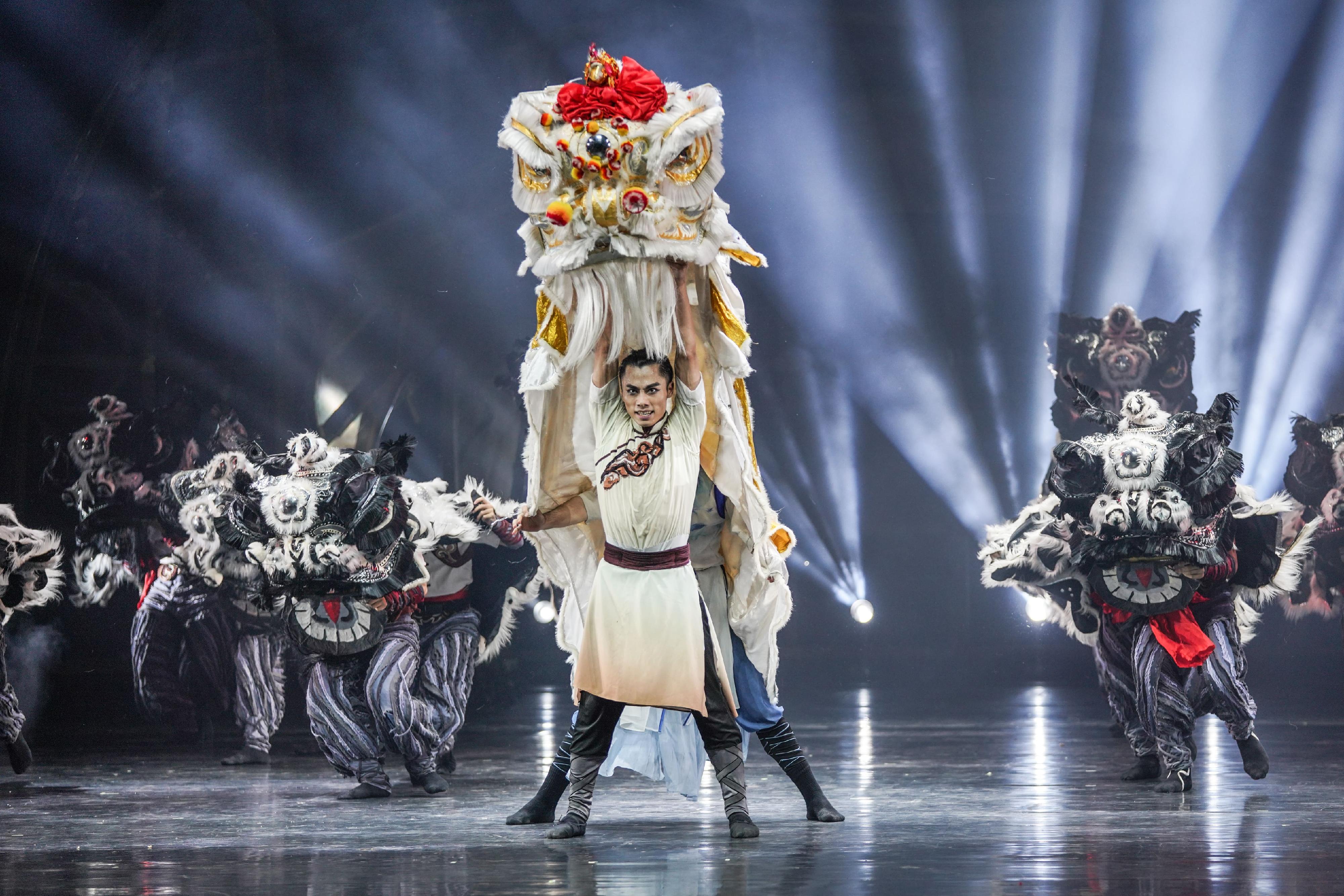 The Leisure and Cultural Services Department has invited the Guangzhou Song and Dance Theatre to visit Hong Kong again and perform its grand Chinese dance drama "Awakening Lion". Photo shows a scene from the performance "Awakening Lion".
