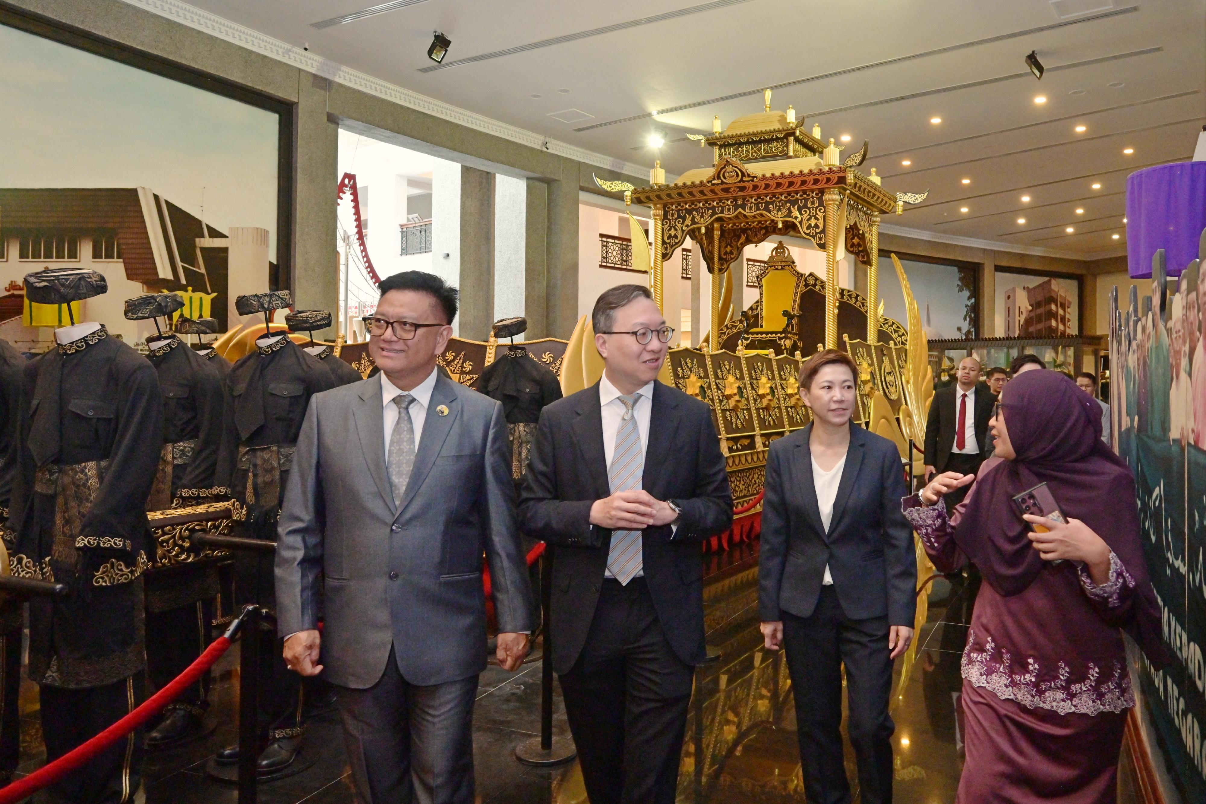 The Secretary for Justice, Mr Paul Lam, SC, commenced his visit programme to three countries (Brunei, Vietnam and Malaysia) of the Association of Southeast Asian Nations today (September 23) in Brunei. Photo shows Mr Lam (second left) visiting the Royal Regalia Museum to learn more about the history and development of Brunei.
