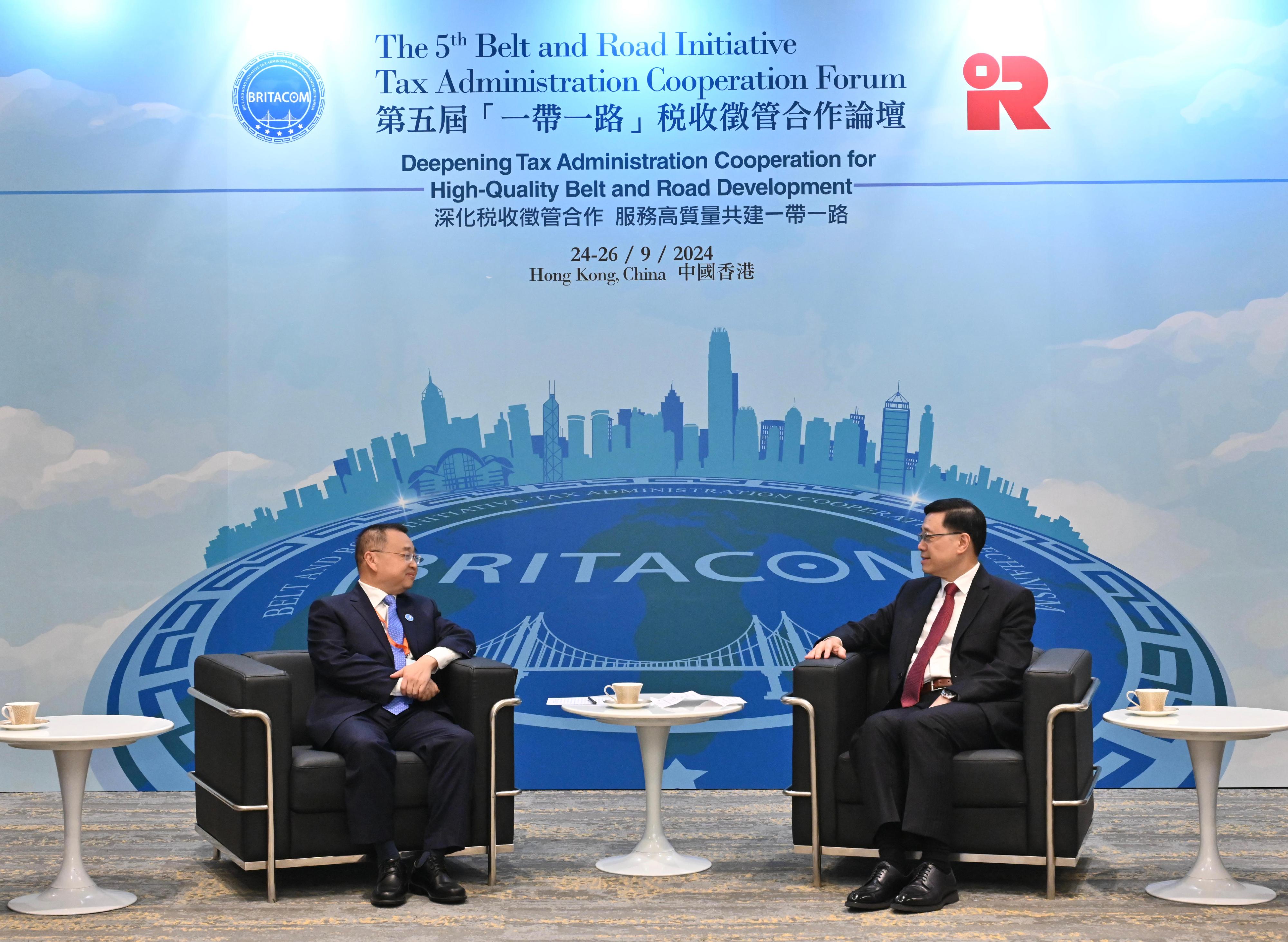 The Chief Executive, Mr John Lee (right), meets with the Commissioner of the State Tax Administration, Mr Hu Jinglin (left), on the margins of the 5th Belt and Road Initiative Tax Administration Cooperation Forum today (September 24) to exchange views on issues of mutual interest.