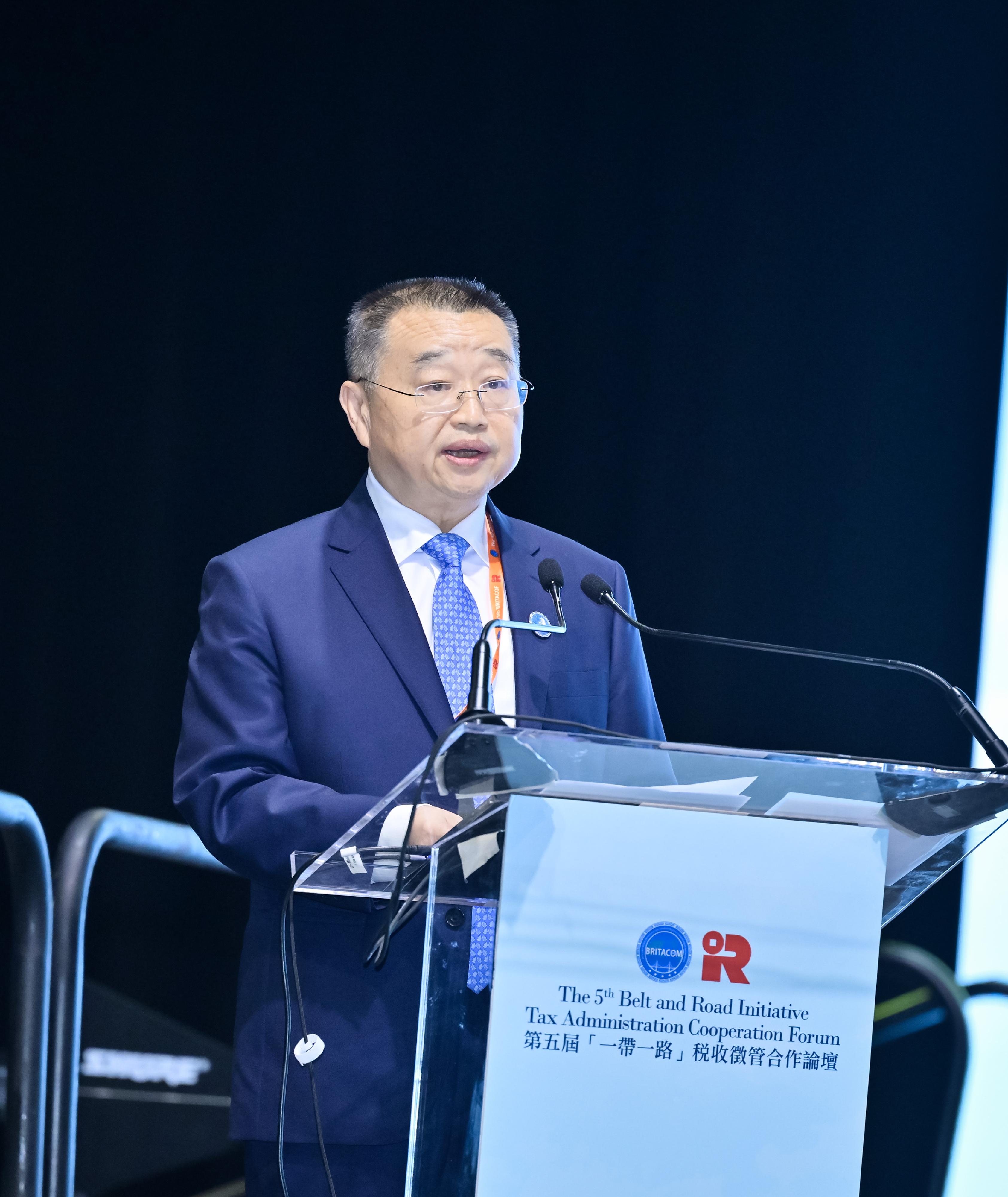 The three-day 5th Belt and Road Initiative Tax Administration Cooperation Forum hosted by the Inland Revenue Department opened today (September 24). Photo shows the Commissioner of the State Taxation Administration, Mr Hu Jinglin, delivering a keynote speech at the opening ceremony.