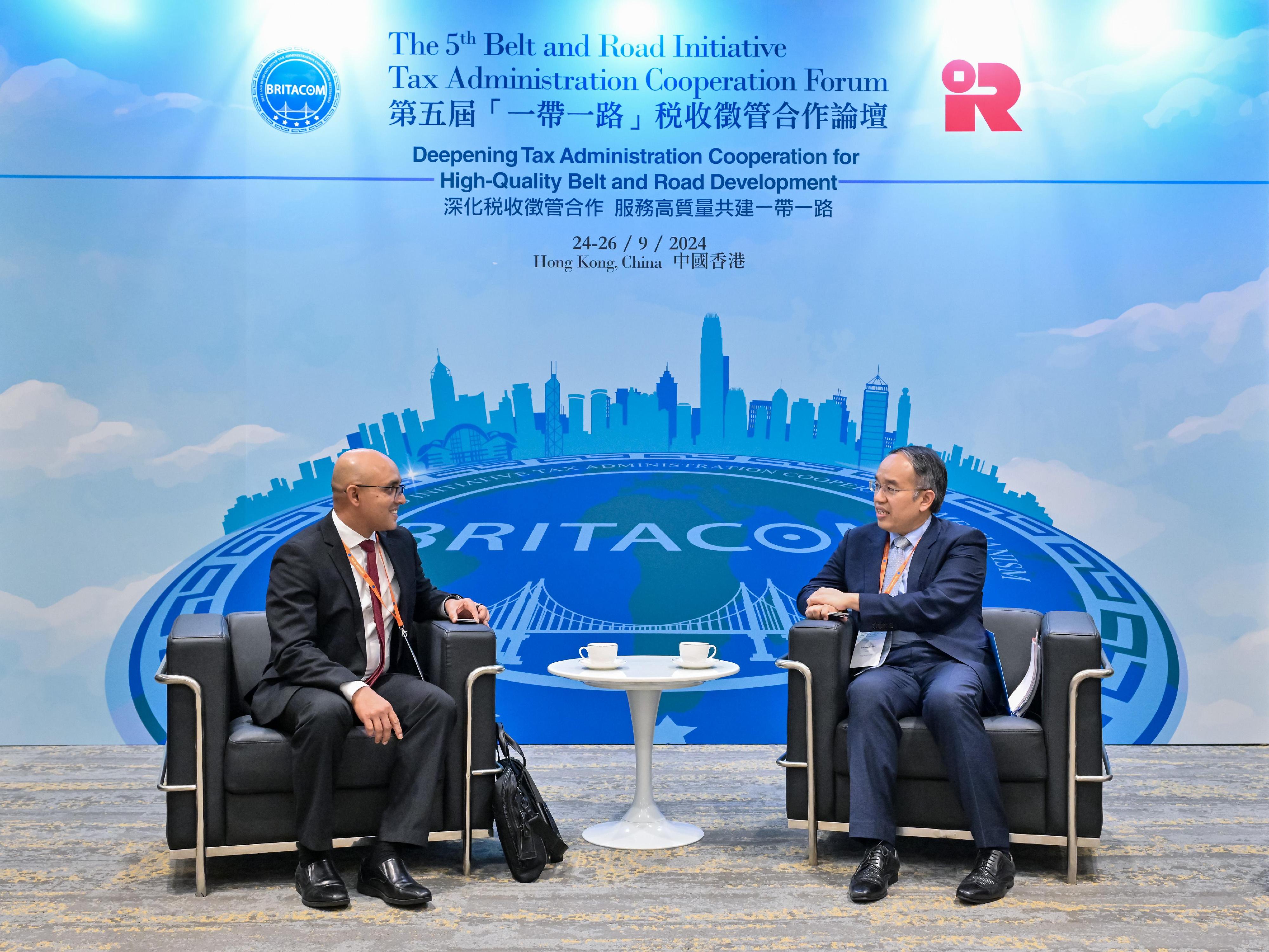 The Secretary for Financial Services and the Treasury, Mr Christopher Hui, today (September 24) held bilateral meetings with tax officials from other countries on the sidelines of the 5th Belt and Road Initiative Tax Administration Cooperation Forum to discuss deepening tax co-operation at the international and Belt and Road levels. Photo shows Mr Hui (right) meeting with the Commissioner General of Taxation of Maldives, Mr Hassan Zareer (left).