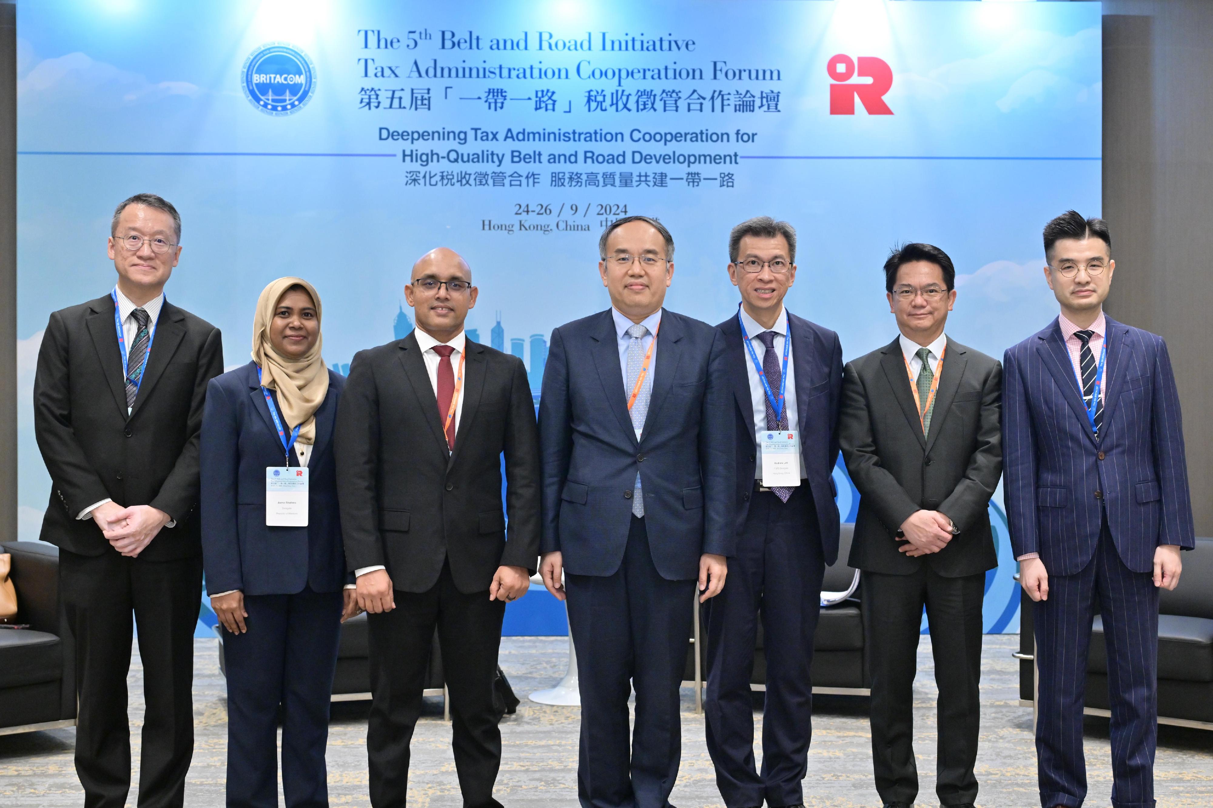 The Secretary for Financial Services and the Treasury, Mr Christopher Hui, today (September 24) held bilateral meetings with tax officials from other countries on the sidelines of the 5th Belt and Road Initiative Tax Administration Cooperation Forum to discuss deepening tax co-operation at the international and Belt and Road levels. Photo shows Mr Hui (centre); the Commissioner General of Taxation of Maldives, Mr Hassan Zareer (third left), with representatives of both sides at the bilateral meeting.