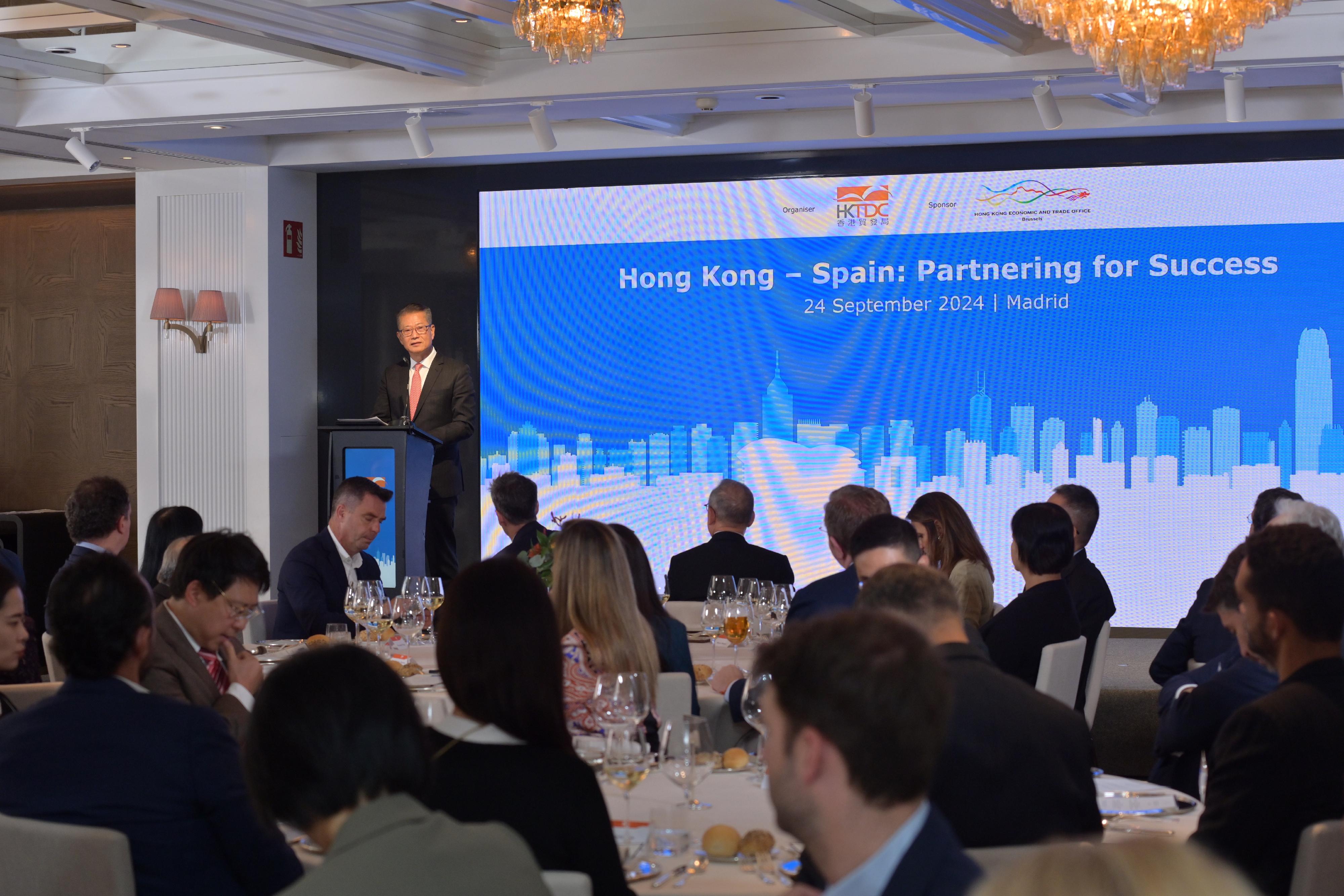 The Financial Secretary, Mr Paul Chan, speaks at the business luncheon Hong Kong-Spain: Partnering for Success in Madrid, Spain, today (September 24, Madrid time), to promote business opportunities in Hong Kong to Spanish business sector.

