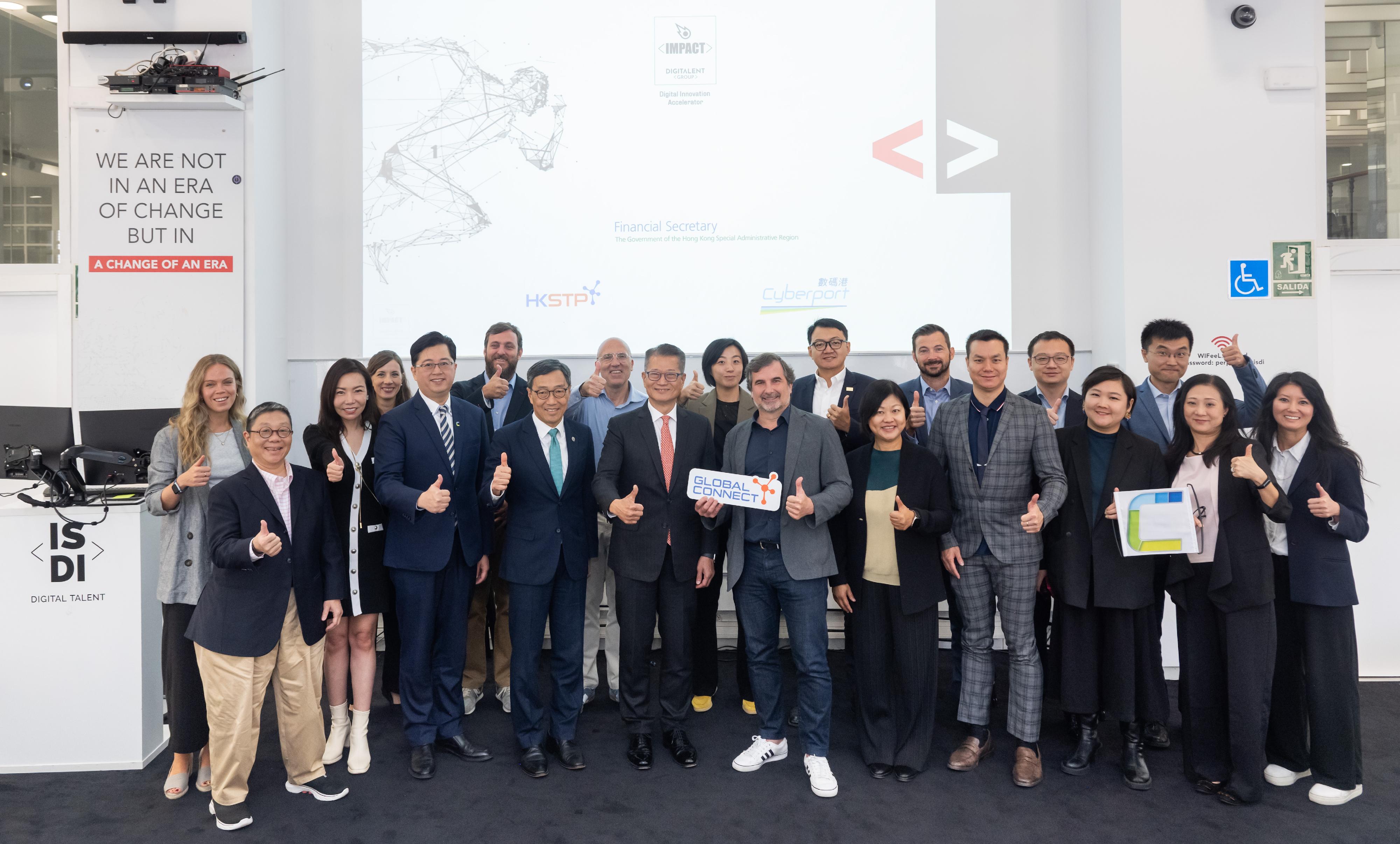 The Financial Secretary, Mr Paul Chan, continued his visit to Madrid, Spain yesterday (September 24, Madrid time). Photo shows Mr Chan (front row, sixth left) leading a delegation of Hong Kong start-ups to visit the start-up accelerator IMPACT.