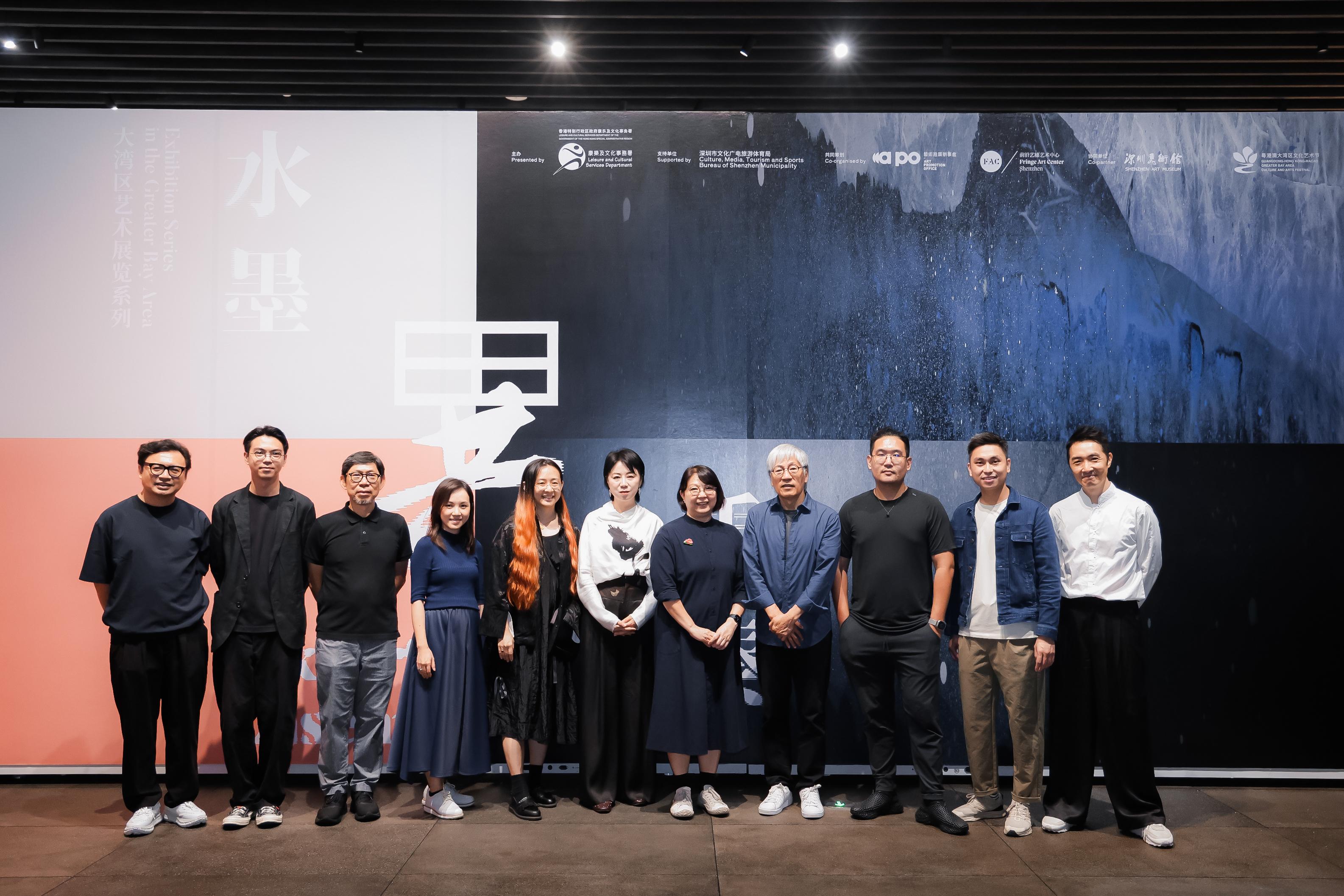 Co-organised by the Art Promotion Office and the Shenzhen Fringe Art Center, the first exhibition, "New Dynamics of Qi Yun" of the "Ink Art Ensembles" exhibition series in the Greater Bay Area, is on display until November 6 at the Shenzhen Art Museum. Photo shows (from left) guest curators Eric Zhu, Ou Tingzhu, Tony Ng, Barbara Choi, Wen Qiuwen, Xing Lili, Head of the Art Promotion Office Apo Wu, Raymond Fung, Cao Yuxi of "_.WAV_Studio_", Ross Yau and guest curator Hong Ko.

