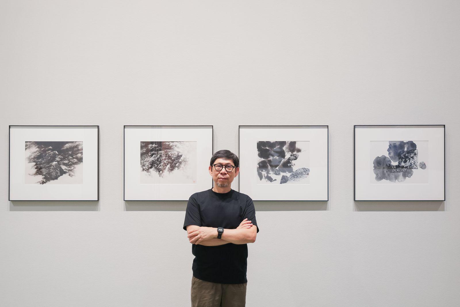 Co-organised by the Art Promotion Office and the Shenzhen Fringe Art Center, the first exhibition, "New Dynamics of Qi Yun" of the "Ink Art Ensembles" exhibition series in the Greater Bay Area, is on display until November 6 at the Shenzhen Art Museum. Photo shows Hong Kong artist Tony Ng and his artwork "Stone Dream Series II, III, VI, VII".