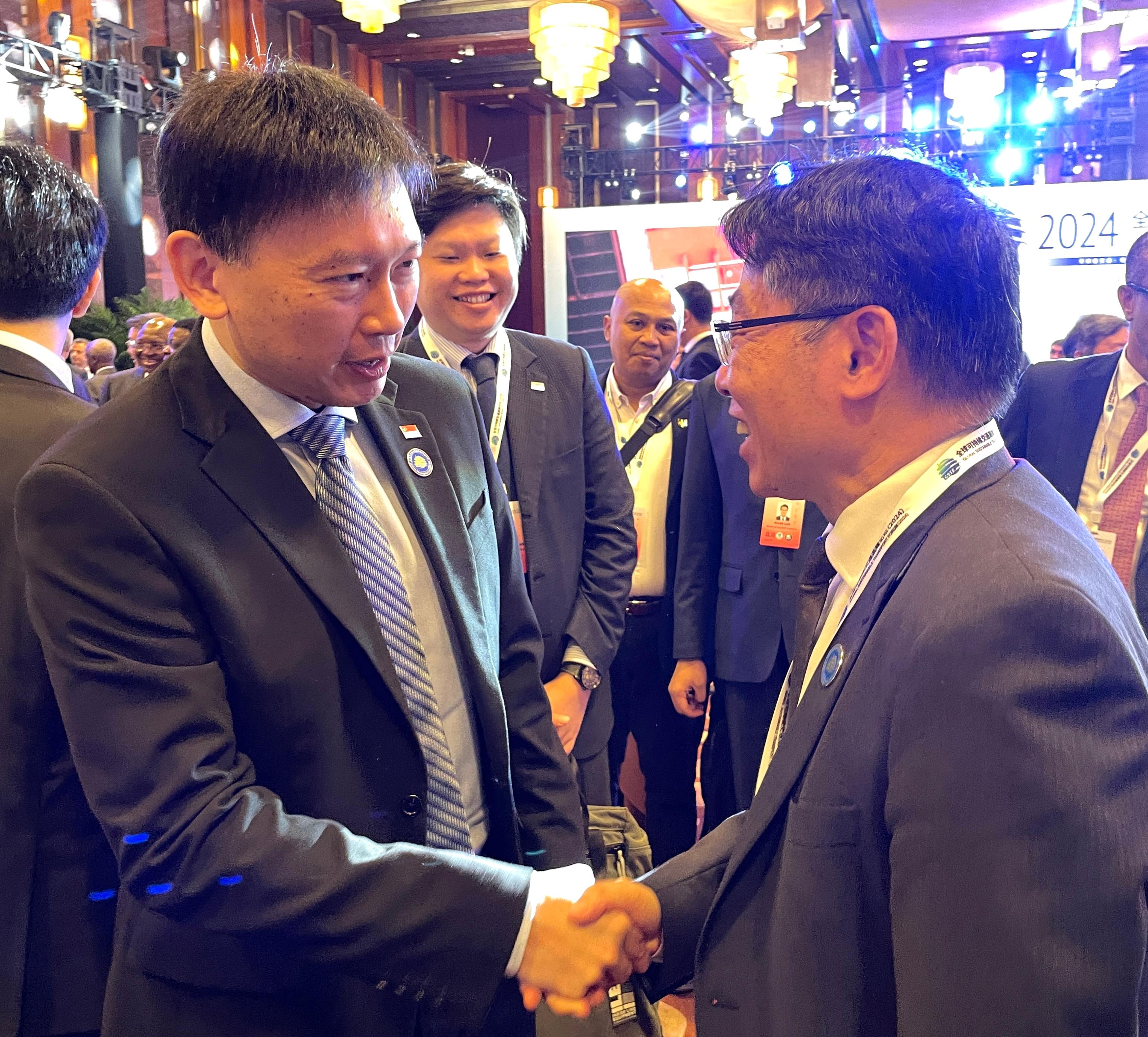 The Secretary for Transport and Logistics, Mr Lam Sai-hung (right), met with the Minister for Transport of Singapore, Mr Chee Hong Tat (left), at the opening ceremony of the Global Sustainable Transport Forum (2024) in Beijing today (September 25).