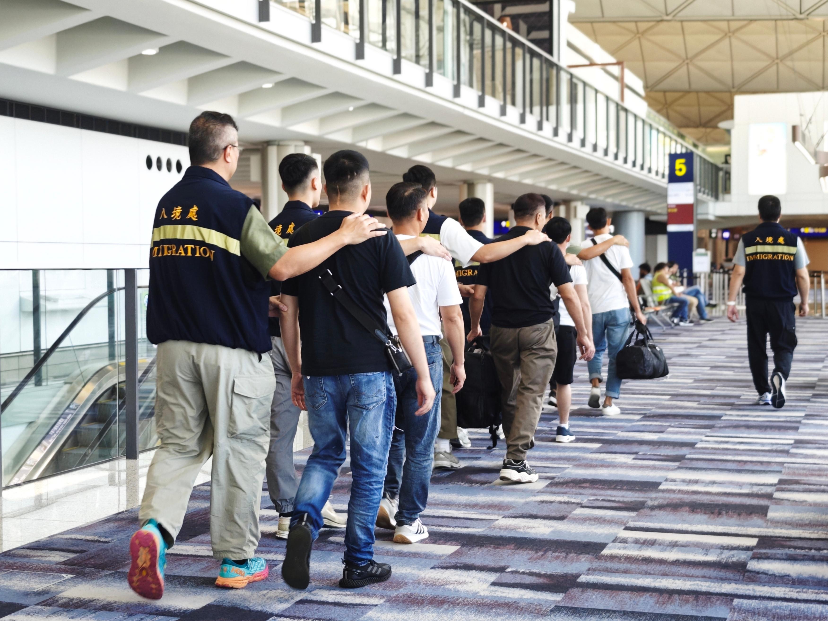 The Immigration Department (ImmD) carried out a repatriation operation today (September 25). A total of 20 Vietnamese illegal immigrants were repatriated to Vietnam. Photo shows removees being escorted by ImmD officers to depart from Hong Kong.