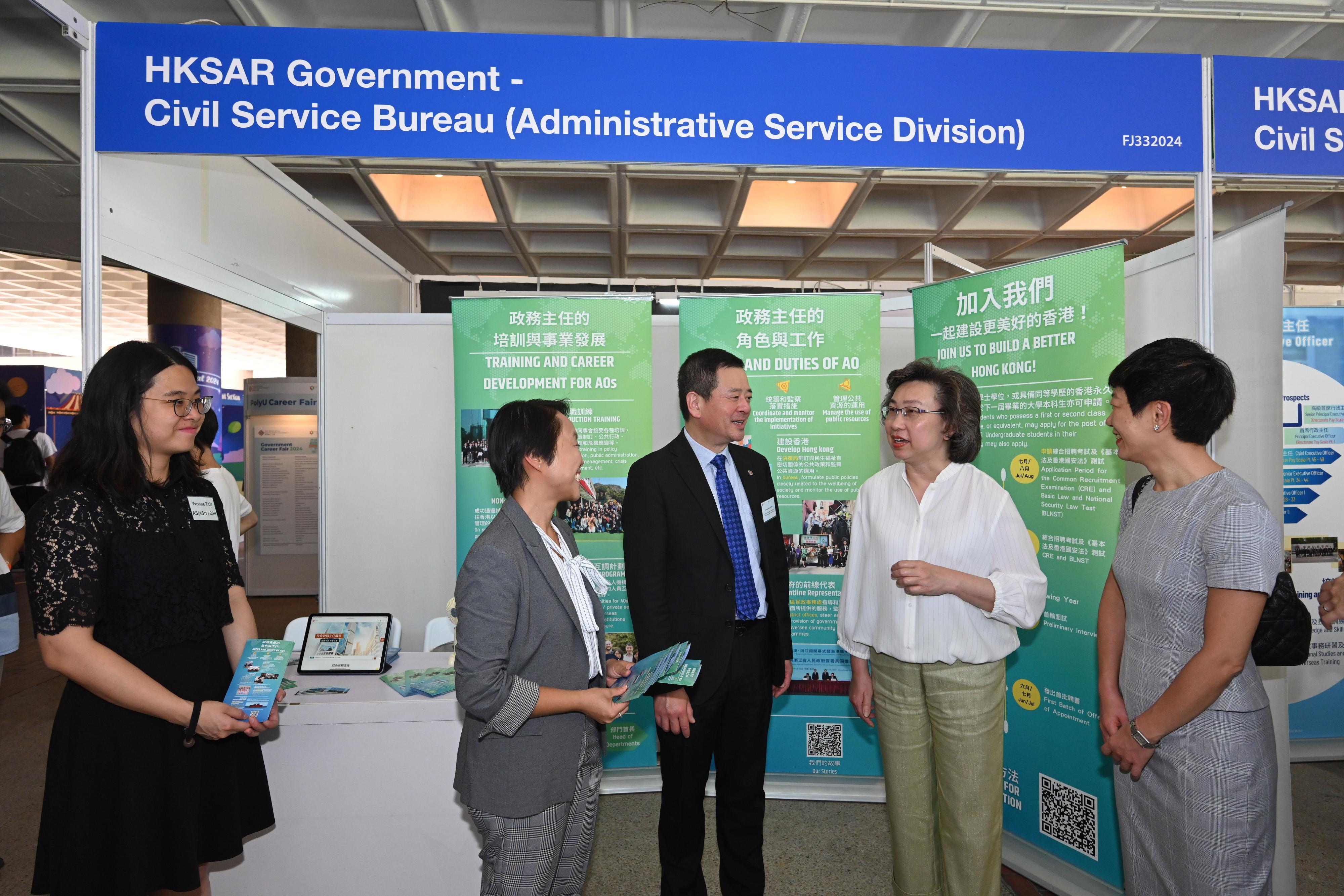 The Secretary for the Civil Service, Mrs Ingrid Yeung, attended the Government Career Fair at the Hong Kong Polytechnic University (PolyU) today (September 26). Photo shows Mrs Yeung (second right) visiting the Administrative Officer grade booth. Looking on are the Vice President (Student and Global Affairs) of PolyU, Professor Ben Young (third left), and Deputy Secretary for the Civil Service Ms Eureka Cheung (right).