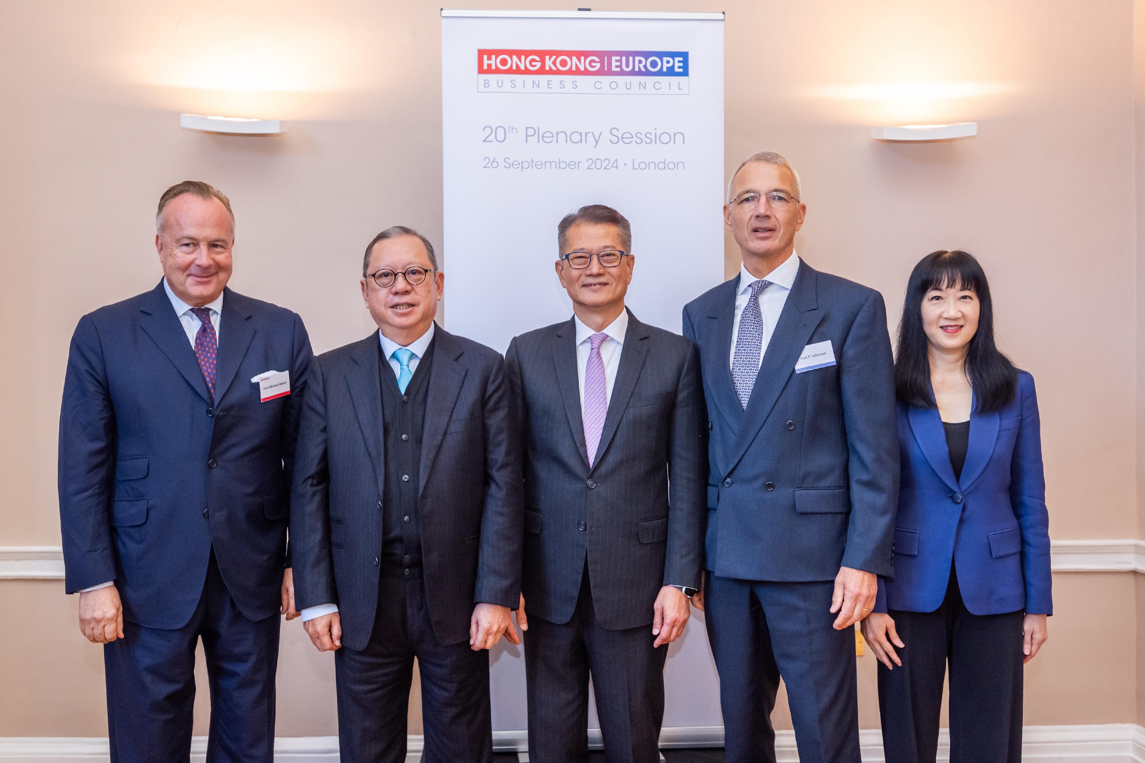 The Financial Secretary, Mr Paul Chan, attended the Hong Kong-Europe Business Council Plenary held in London yesterday (September 26, London time). Photo shows Mr Chan (centre); the Chairman of the Hong Kong Trade Development Council (HKTDC), Dr Peter Lam (second left); the Executive Director of the HKTDC, Ms Margaret Fong (first right); as well as Chairmen of the Hong Kong-Europe Business Council Dr Axel P. Lehmann (second right) and Mr Hans Michael Jebsen (first left).

