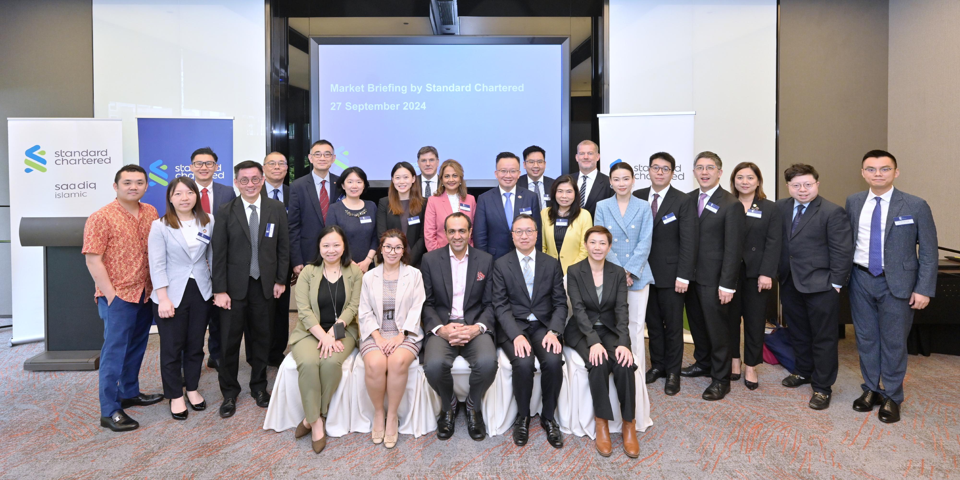 The Secretary for Justice, Mr Paul Lam, SC, leading a delegation comprising representatives from the Law Society of Hong Kong, the Hong Kong Bar Association and alternative dispute resolution organisations, continued his visit to Kuala Lumpur, Malaysia today (September 27). Photo shows Mr Lam (first row, second right) and the delegation with the Chief Executive Officer of Standard Chartered Saadiq Malaysia, Mr Bilal Parvaiz (first row, centre).
