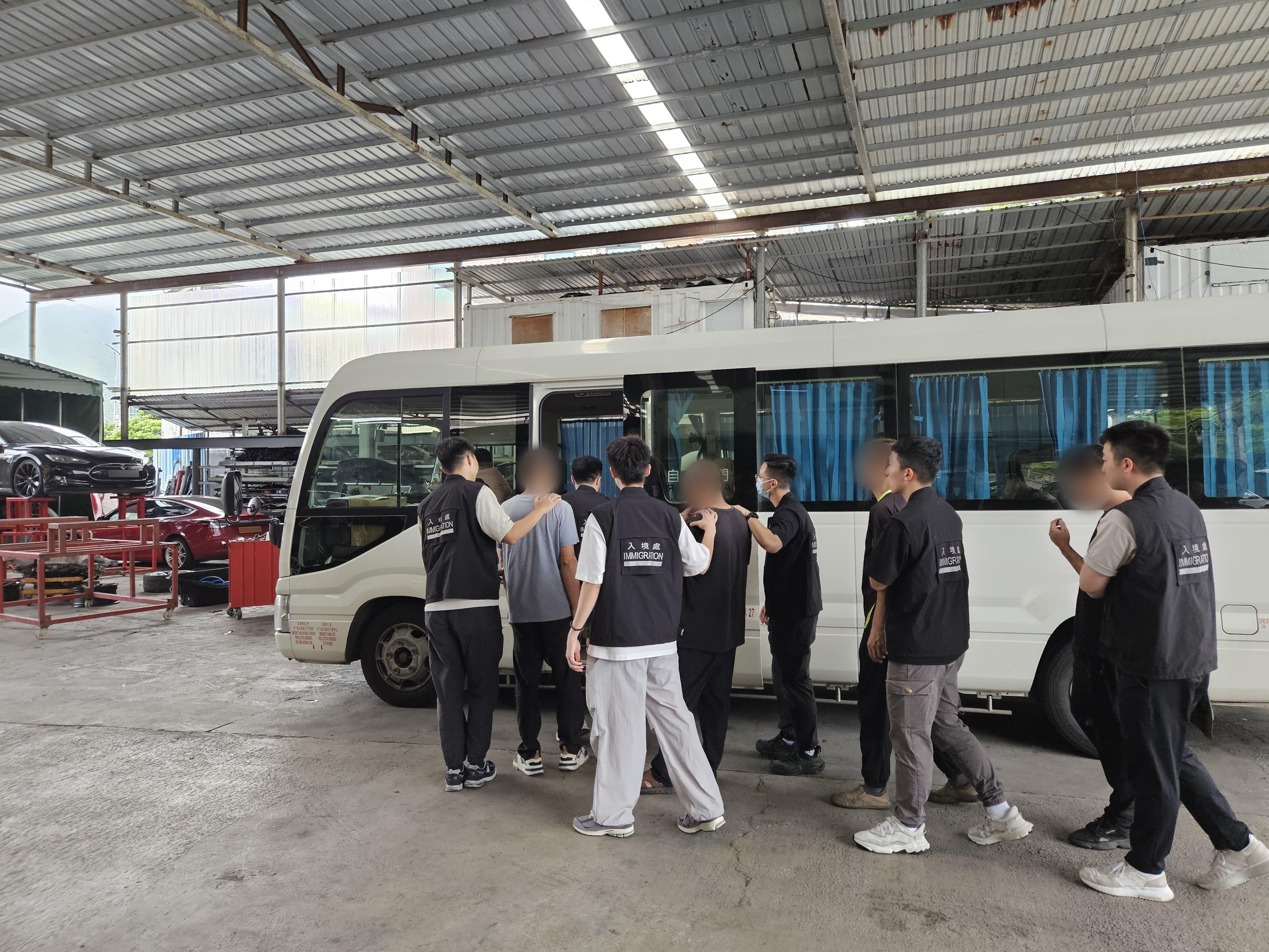 The Immigration Department mounted a series of territory-wide anti-illegal worker operations codenamed "Lightshadow" and "Twilight", and joint operations with the Hong Kong Police Force codenamed "Champion" and "Windsand", for four consecutive days from September 23 to yesterday (September 26). Photo shows suspected illegal workers arrested during an operation.