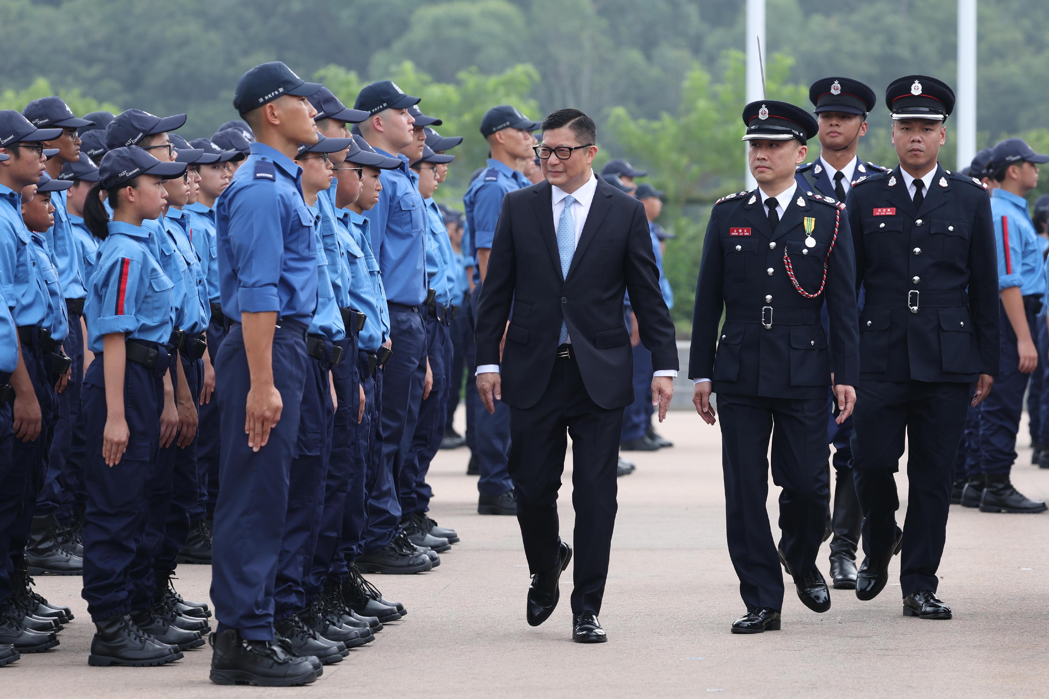 The Secretary for Security, Mr Tang Ping-keung, reviewed the Fire and Ambulance Services Teen Connect (FAST Connect) Rally in Celebration of the 75th Anniversary of the Founding of the People's Republic of China held by the Fire Services Department today (September 28). About 250 members of FAST Connect participated in the Rally. Photo shows Mr Tang (fourth right) reviewing FAST Connect members.