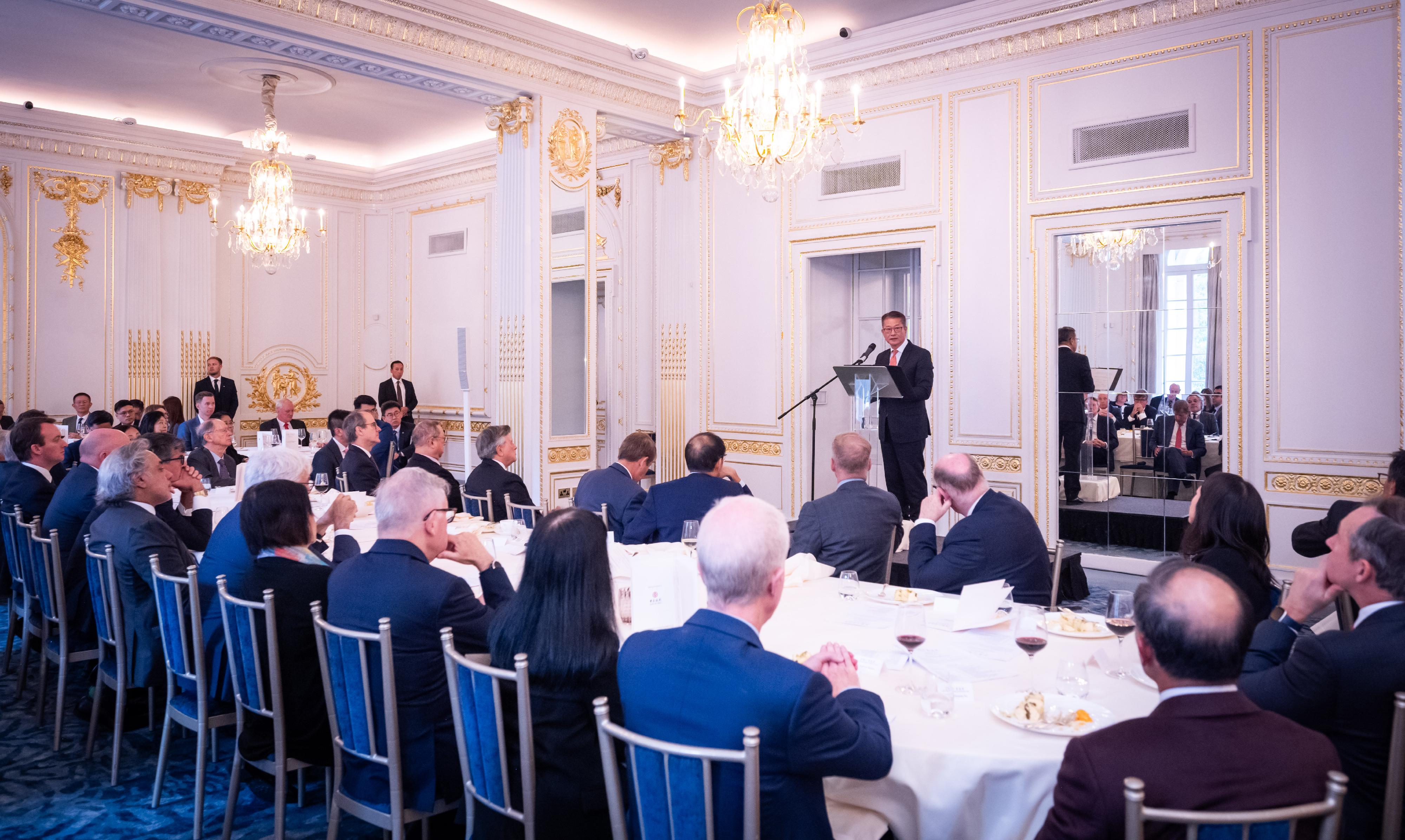 The Financial Secretary, Mr Paul Chan, continued his visit programme in London, the United Kingdom, on September 27 (London time). Photo shows Mr Chan speaking to more than 120 guests from the political and business communities at a luncheon hosted by the Hong Kong Association.