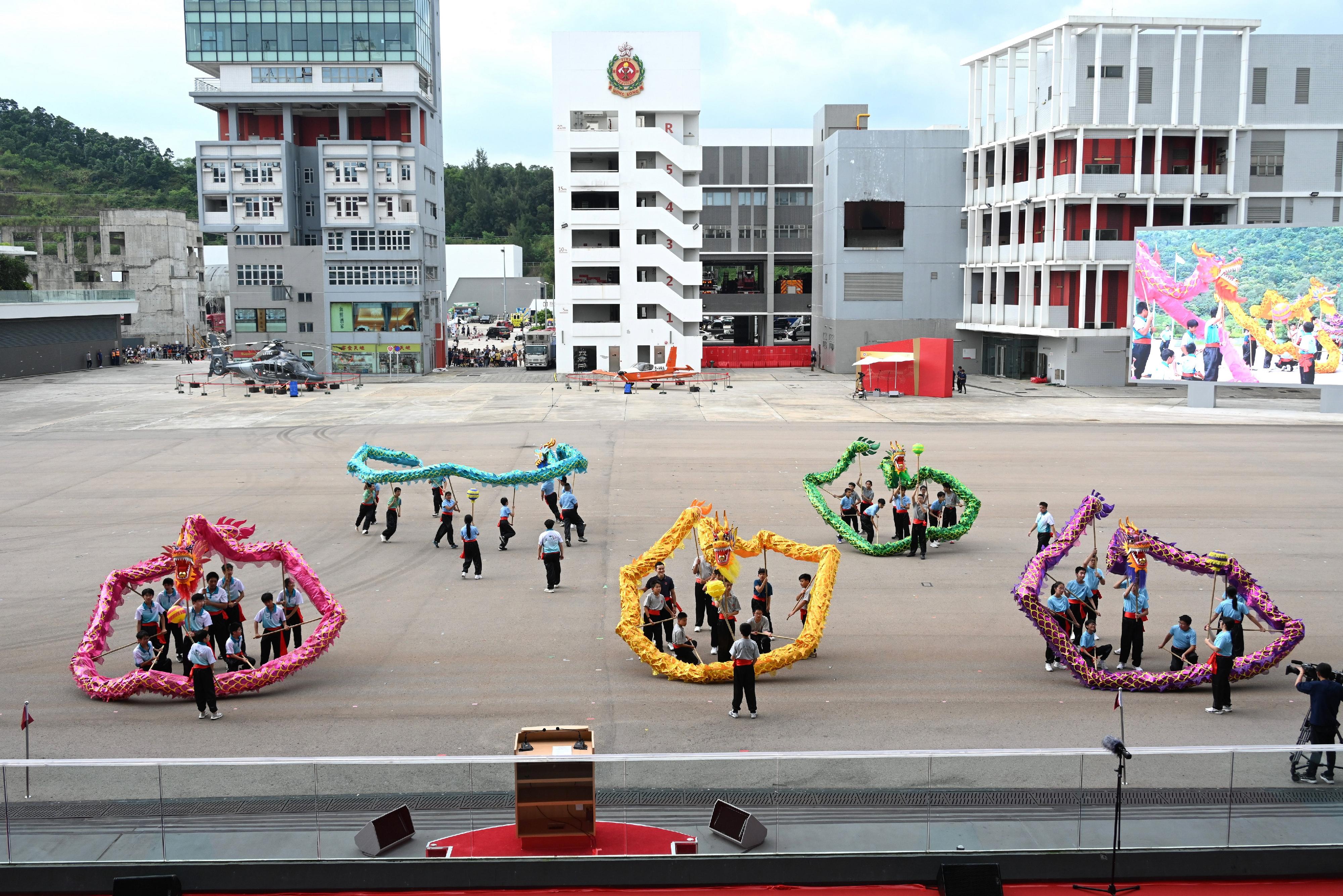 The Security Bureau led its disciplined services and auxiliary services, together with youth uniformed groups, to hold the Grand Parade by Disciplined Services and Youth Groups cum Fun Day for Celebrating the 75th Anniversary of the Founding of the People's Republic of China at the Fire and Ambulance Services Academy in Tseung Kwan O today (October 1). Photo shows dragon dance performance by youth groups.