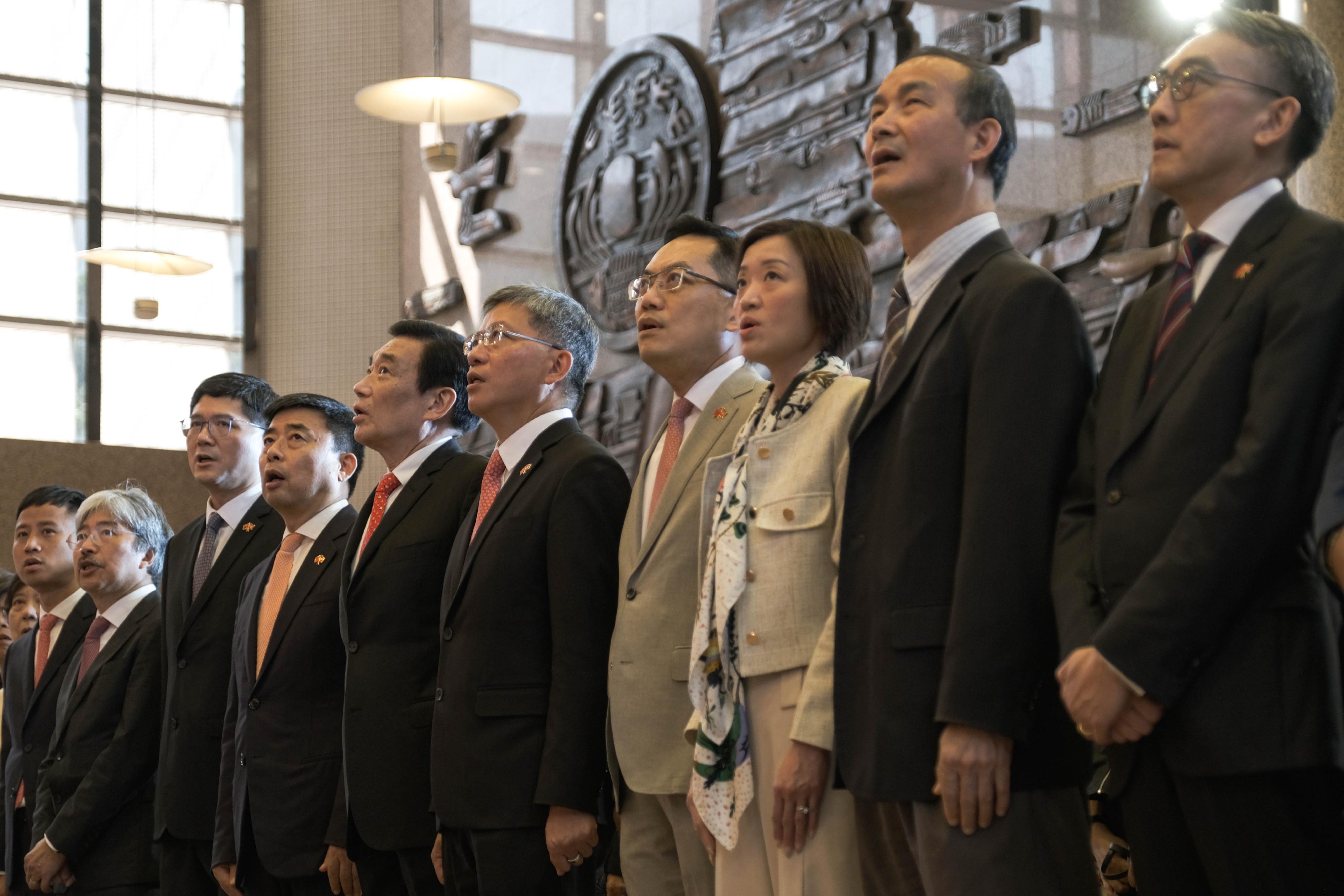 The Hospital Authority (HA) held a flag-raising ceremony at the Hospital Authority Building today (October 1) in celebration of the 75th anniversary of the founding of the People’s Republic of China. About 170 guests attended the ceremony, including the Director-General, the Coordination Department of the Liaison Office of the Central People's Government in the Hong Kong Special Administrative Region, Mr Zhu Wen (fourth left); the Permanent Secretary for Health, Mr Thomas Chan (sixth left); the Director of Health, Dr Ronald Lam (fourth right); the Chairman of the HA, Mr Henry Fan (fifth left); the Chief Executive of the HA, Dr Tony Ko (third left); members of the HA Board and Hospital Governing Committees, as well as senior executives of HA Head Office, clusters and hospitals.