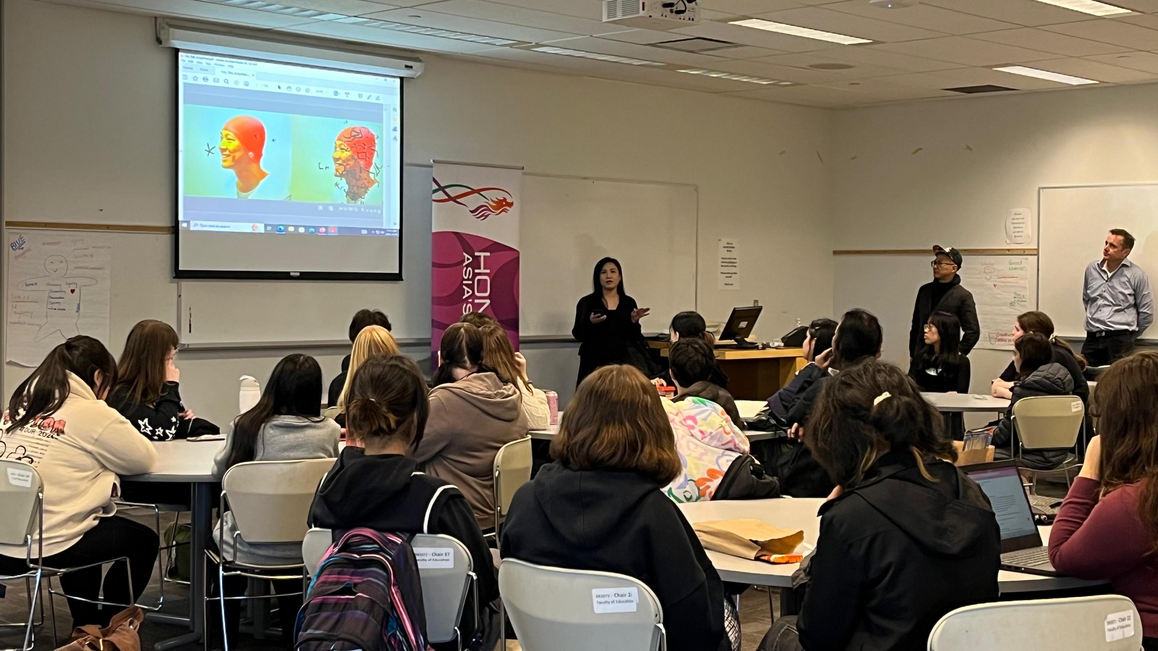 The Director of the Hong Kong Economic and Trade Office (Toronto), Ms Emily Mo, speaks before an artist talk at York University, Toronto, on October 2 (Toronto time) on "Creative Collaboration: From Research to Artistic Practice".