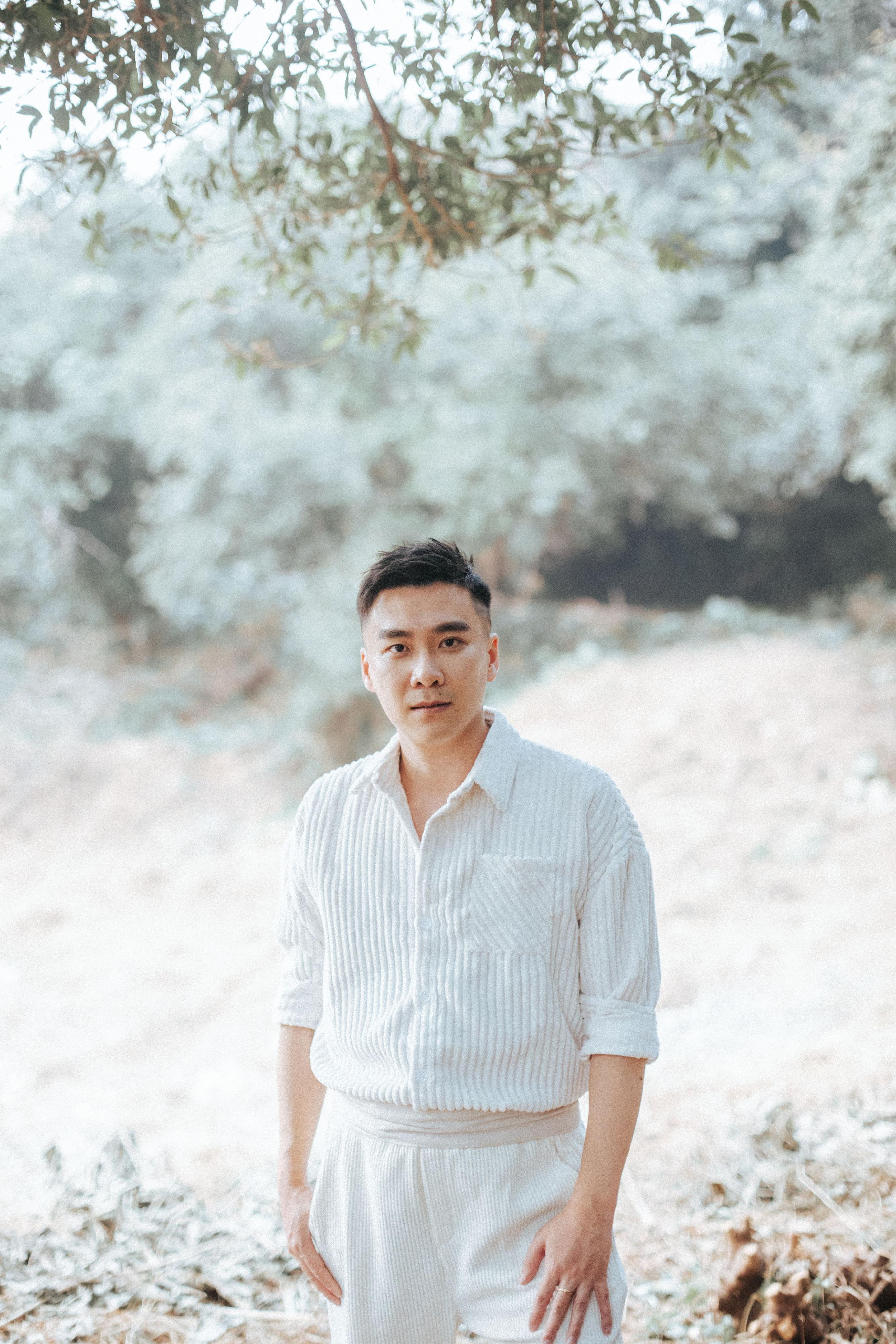 The 4th Guangdong-Hong Kong-Macao Greater Bay Area Culture and Arts Festival is presenting the "POP KONG" concert on October 31 and November 1 at the Hong Kong Cultural Centre, featuring singer-songwriters from Hong Kong and the Mainland. Photo shows local singer-songwriter Zino Chan.