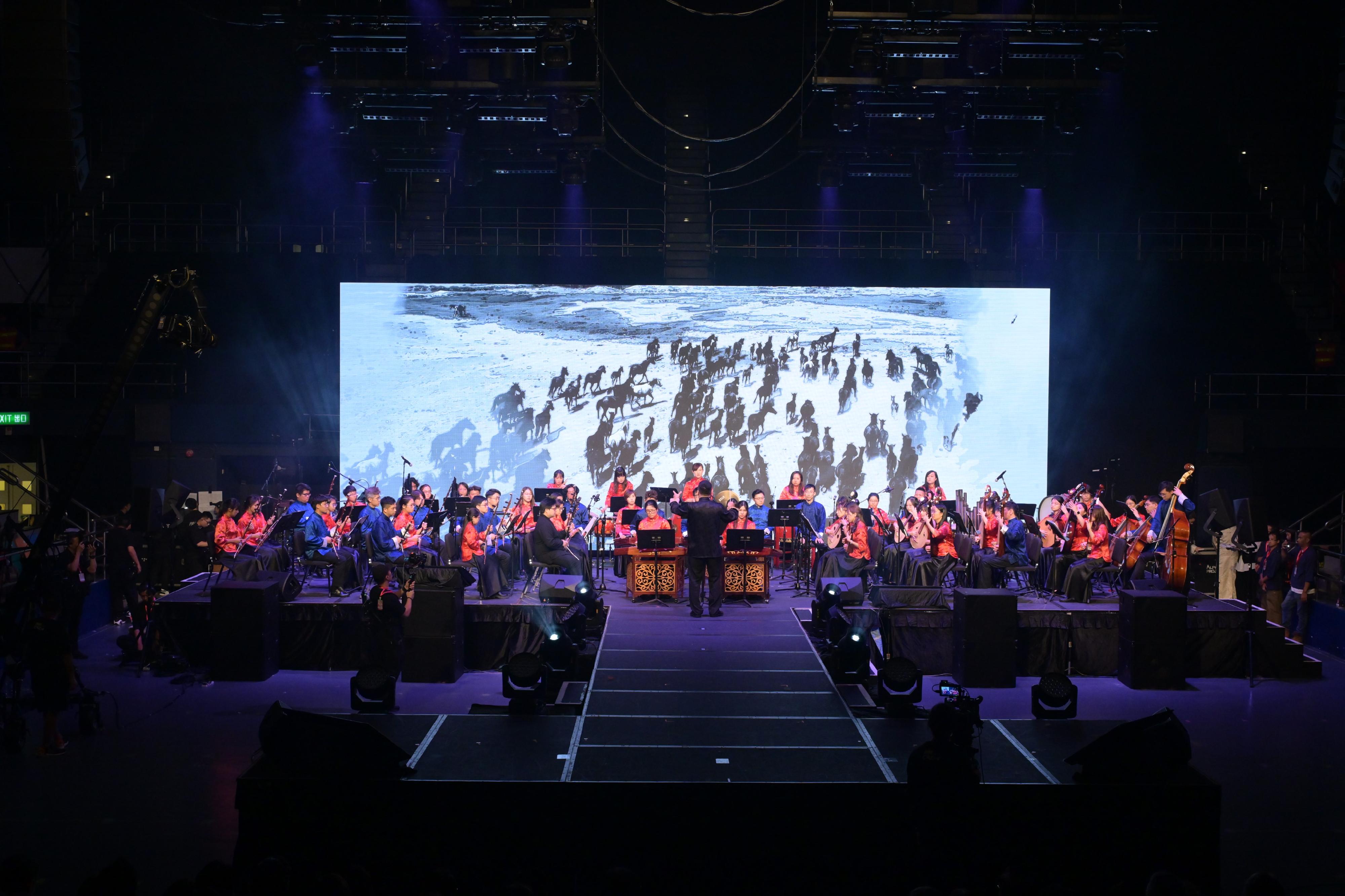 To celebrate the 75th anniversary of the founding of the People's Republic of China, the Culture, Sports and Tourism Bureau and the Leisure and Cultural Services Department held the "Celebration of National Day - A Thousand Youths in Chinese Costumes" evening gala on October 4 at the Queen Elizabeth Stadium in Wan Chai. Photo shows the New Tune Chinese Orchestra performing a Chinese music piece "Eight Steeds".