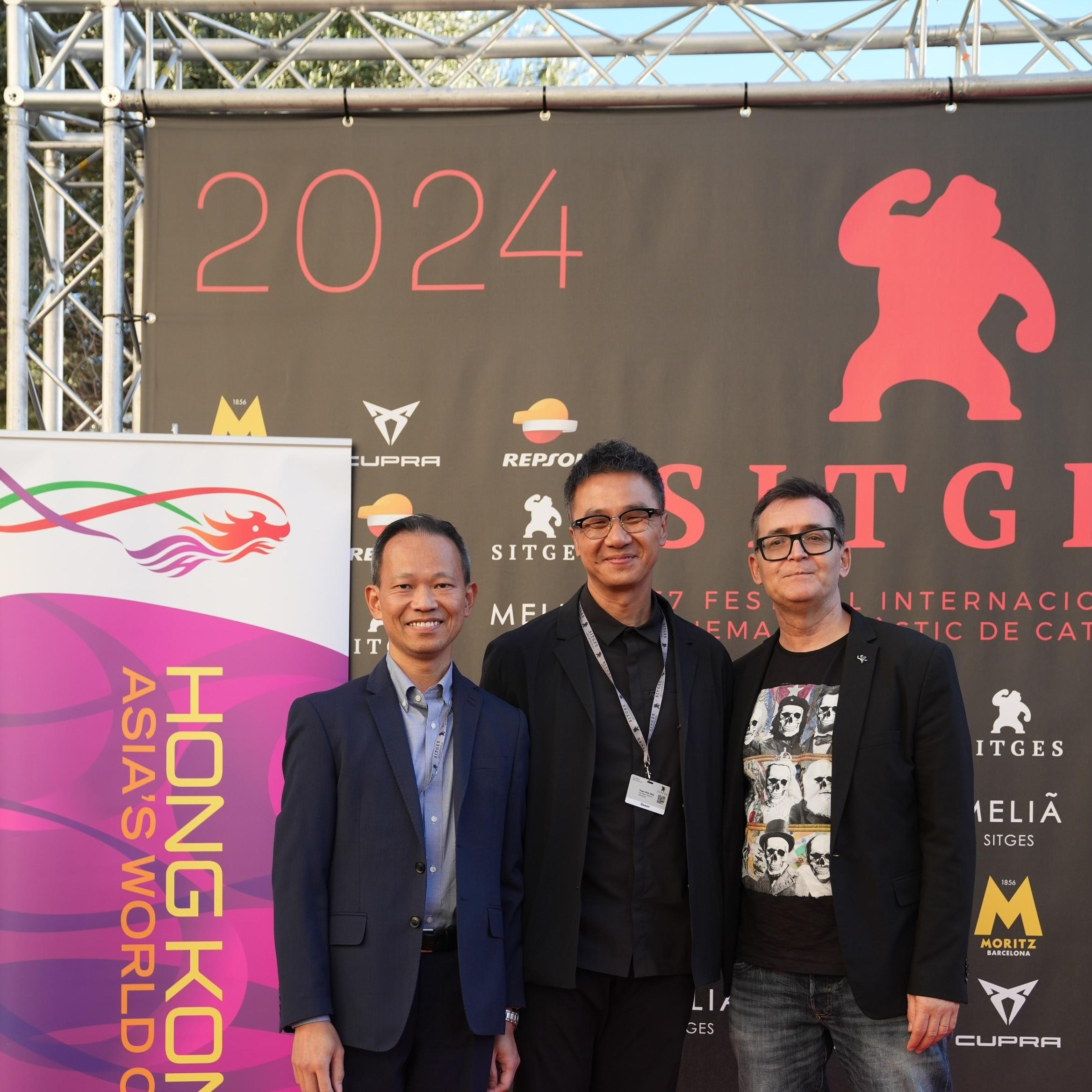 With contribution of support by the Hong Kong Economic Trade Office in Brussels (Brussels ETO), the 57th Sitges International Fantastic Film Festival of Catalonia is taking place from October 3 to 13 (Sitges time). Photo shows (from left) Assistant Representative of Brussels ETO Mr Paul Leung; the Director of "Inexternal", Mr Yuen Kim-wai; and the Director of the Sitges International Fantastic Film Festival of Catalonia, Mr Angel Sala, at the Hong Kong Night reception held on October 4 (Sitges time).


