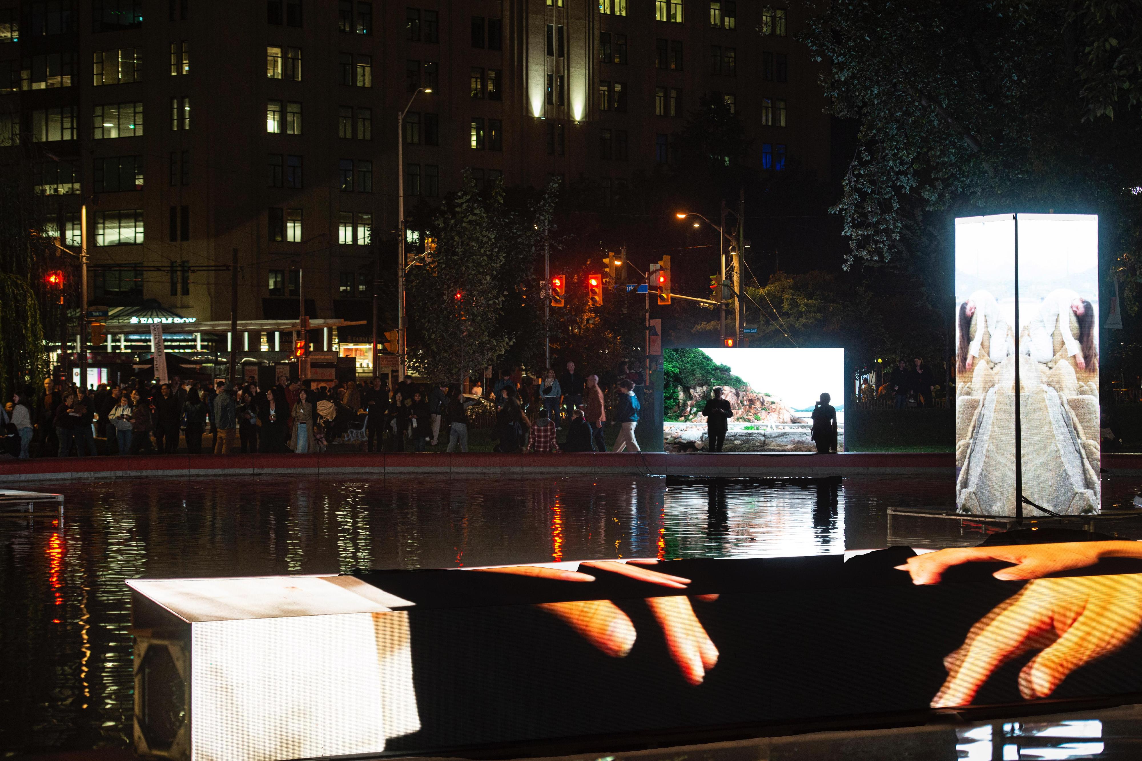 Visitors experience different perspectives brought by the art installation "Dim Sum without Distance", a cross-cultural art project curated by Hong Kong digital media artist Dr Hung Keung with Canadian artist Lauren Runions at Love Park in Toronto, Canada, on October 5 and 6 (Toronto time).