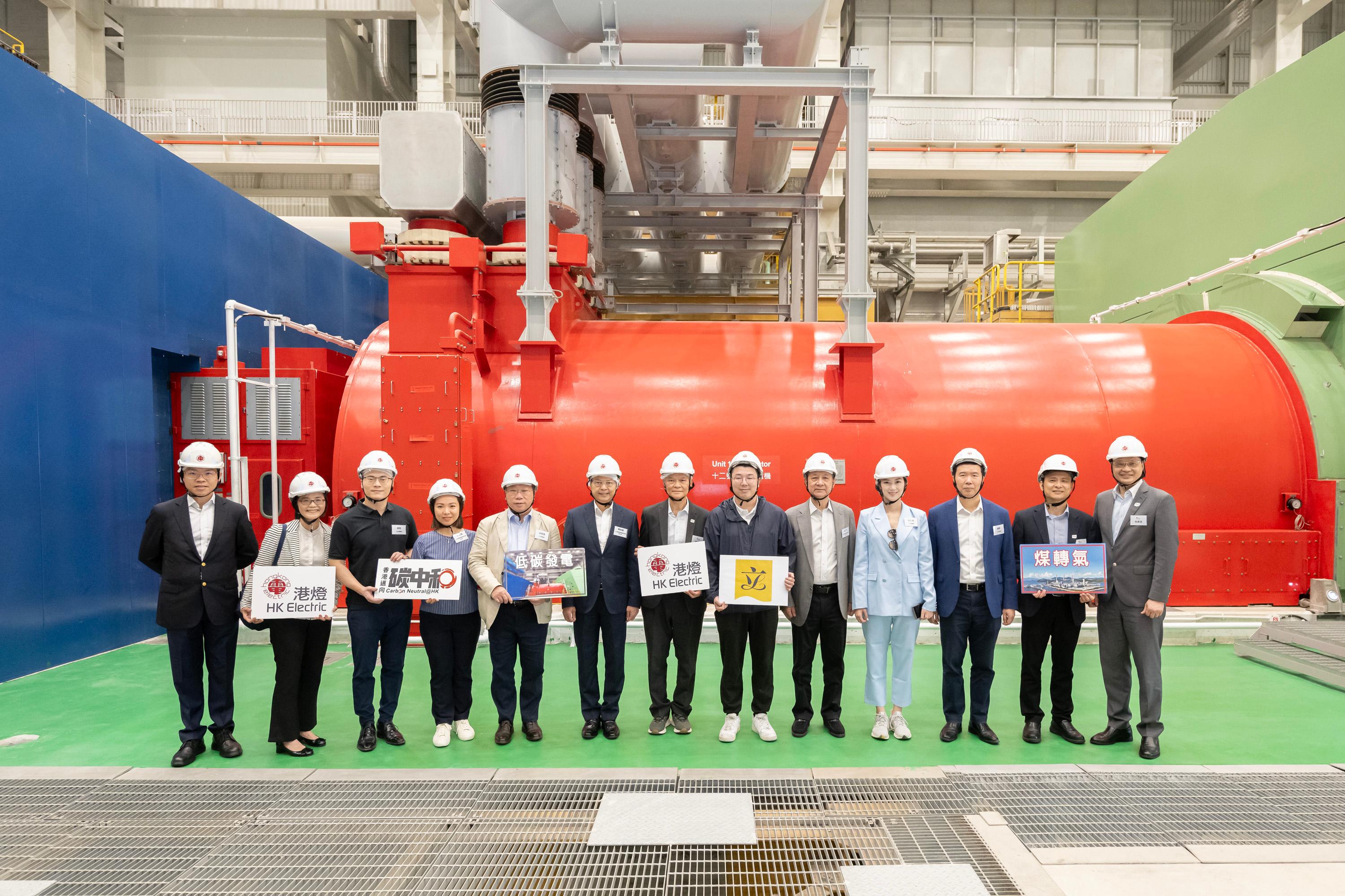 The Legislative Council (LegCo) Panel on Environmental Affairs visits Lamma Power Station of the Hongkong Electric Company, Limited (HEC) today (October 7). Photo shows the Chairman of the Panel on Environmental Affairs, Mr Lau Kwok-fan (eighth left), the Deputy Chairman of the Panel, Mr Chan Siu-hung (sixth left), and other LegCo Members with representatives of the HEC at the gas turbine hall of the new gas-fired unit L12 in Lamma Power Station.
