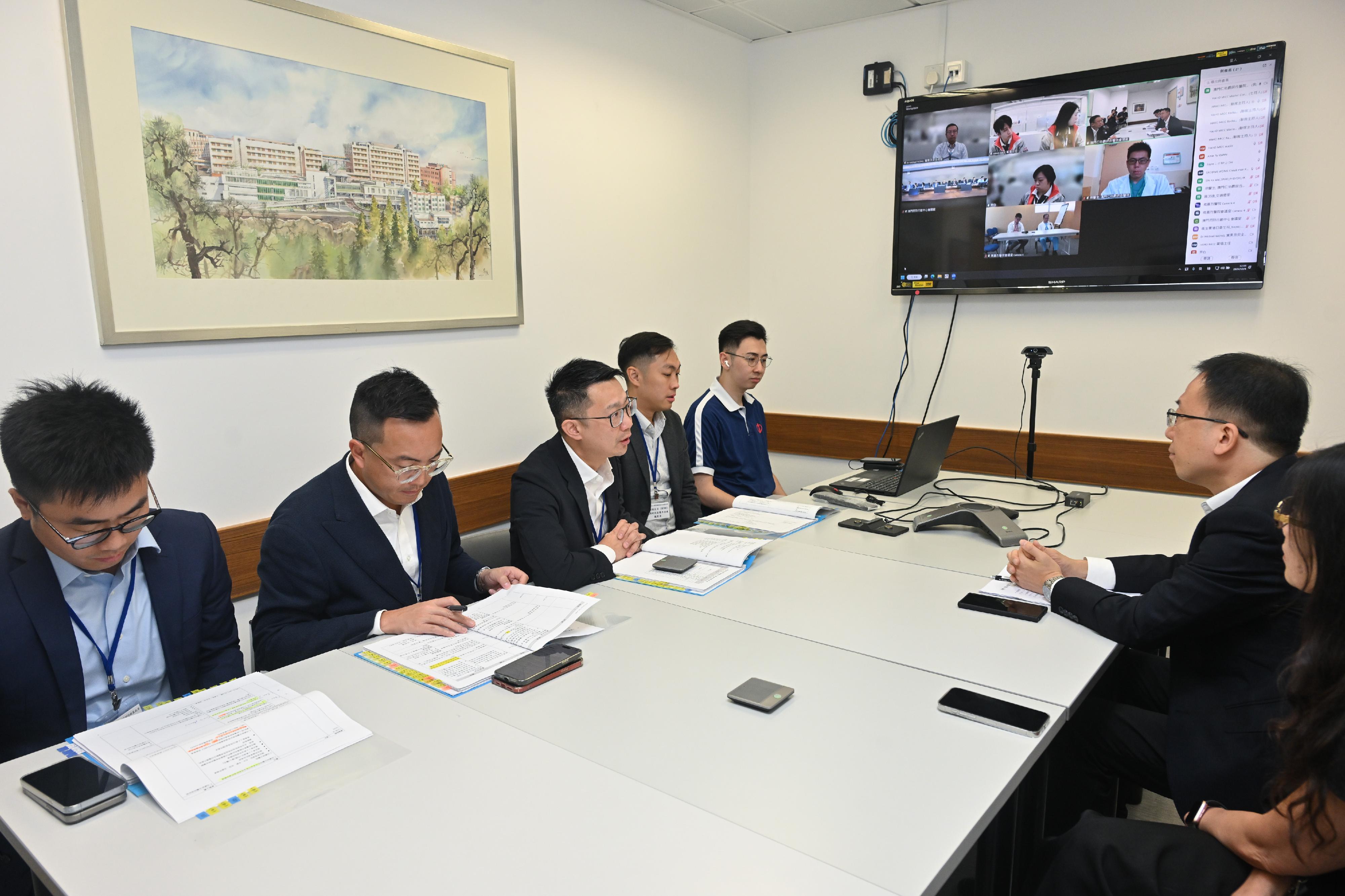 The Hong Kong Special Administrative Region (HKSAR) Government, in collaboration with the Macao Special Administrative Region (SAR) Government, conducted a drill for the Pilot Scheme for Direct Cross-boundary Ambulance Transfer in the Greater Bay Area today (October 8). Photo shows government personnel of the HKSAR and the Macao SAR having a meeting in Conde S. Januario Hospital of Macao to reconfirm the overall arrangements before the drill starts.