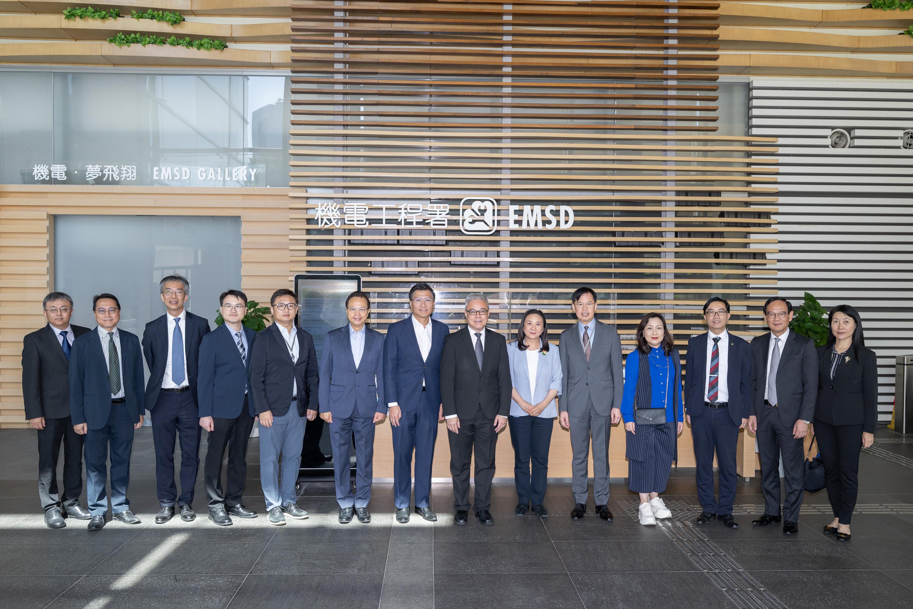 The Legislative Council Subcommittee on Matters Relating to the Development of Smart City visited the Electrical and Mechanical Services Department (EMSD) Headquarters today (October 8). Photo shows the Chairman of Subcommittee on Matters Relating to the Development of Smart City, Ms Elizabeth Quat (sixth right); Deputy Chairman, Mr Duncan Chiu (seventh left); other members; the Director of Electrical and Mechanical Services, Mr Poon Kwok-ying (eighth left); and other officials at the EMSD Headquarters.