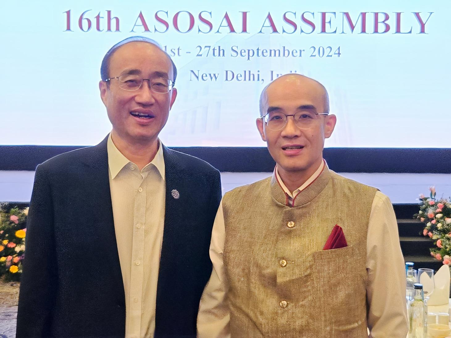 As a member of the People's Republic of China Delegation, the Director of Audit, Professor Nelson Lam, attended the 16th Assembly and 9th Symposium of the Asian Organisation of Supreme Audit Institutions held from September 21 to 27 in India. Photo shows the Auditor General of the National Audit Office of the People's Republic of China, Mr Hou Kai (left), and Professor Lam (right) at the Assembly.