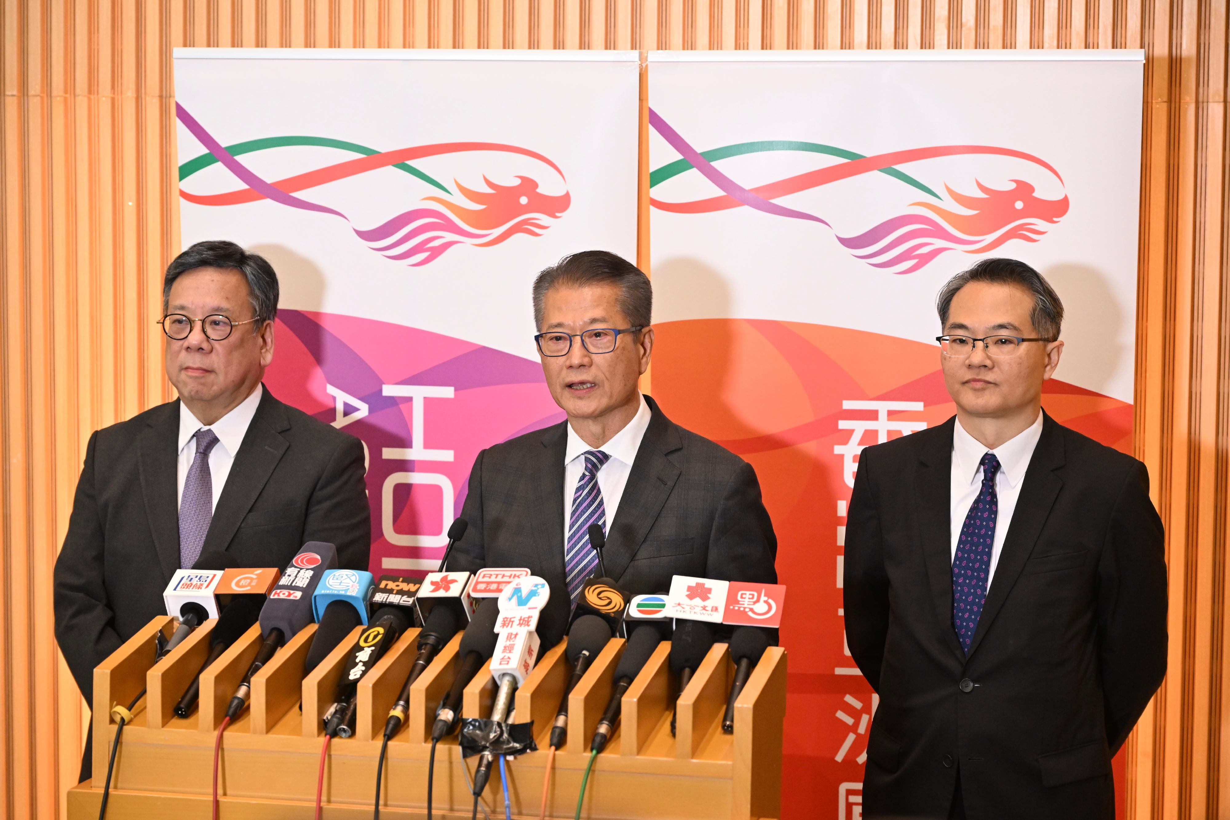 The Financial Secretary, Mr Paul Chan (centre), met the media after attending the Second Agreement Concerning Amendment to the Mainland and Hong Kong Closer Economic Partnership Arrangement (CEPA) Agreement on Trade in Services (Amendment Agreement II) Signing Ceremony today (October 9). Looking on are the Secretary for Commerce and Economic Development, Mr Algernon Yau (left), and the Director-General of Trade and Industry, Mr Aaron Liu (right).