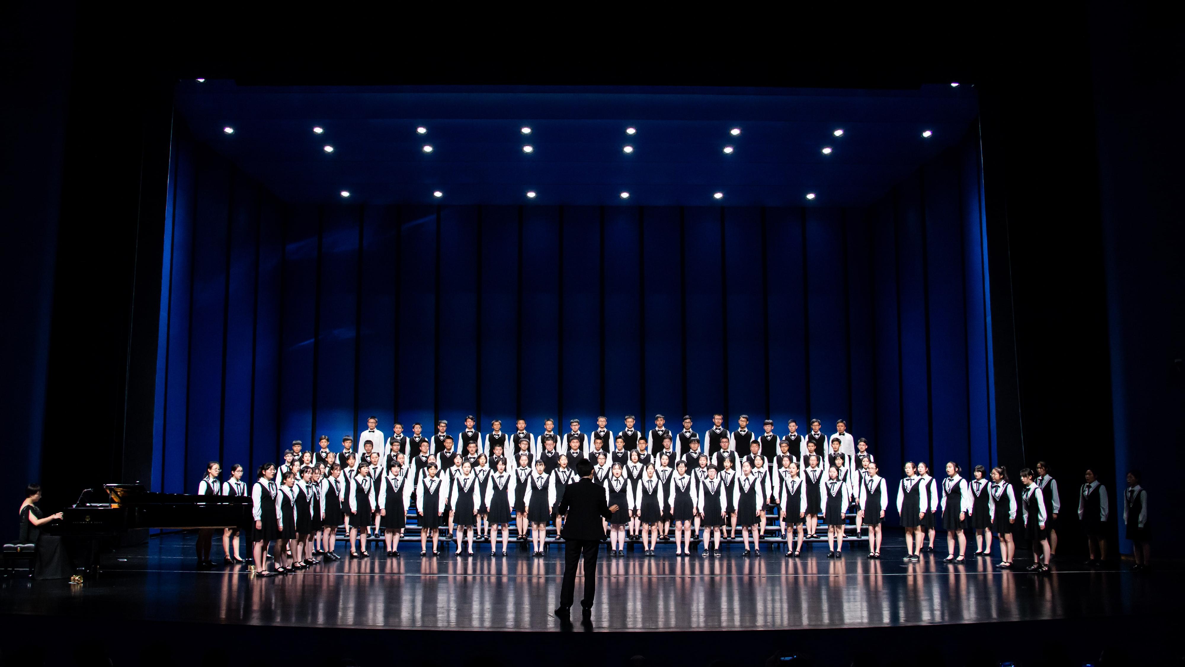 The Leisure and Cultural Services Department, the Bureau of Culture, Radio, Television, Tourism and Sports of Zhuhai and the Cultural Affairs Bureau of the Macao Special Administrative Region Government will present the 2024 Zhuhai-Hong Kong-Macao Choral Concert, "Songs Echo My Voice", in November. Photo shows the Zhuhai No.1 High School Starry Sky Chorus.
