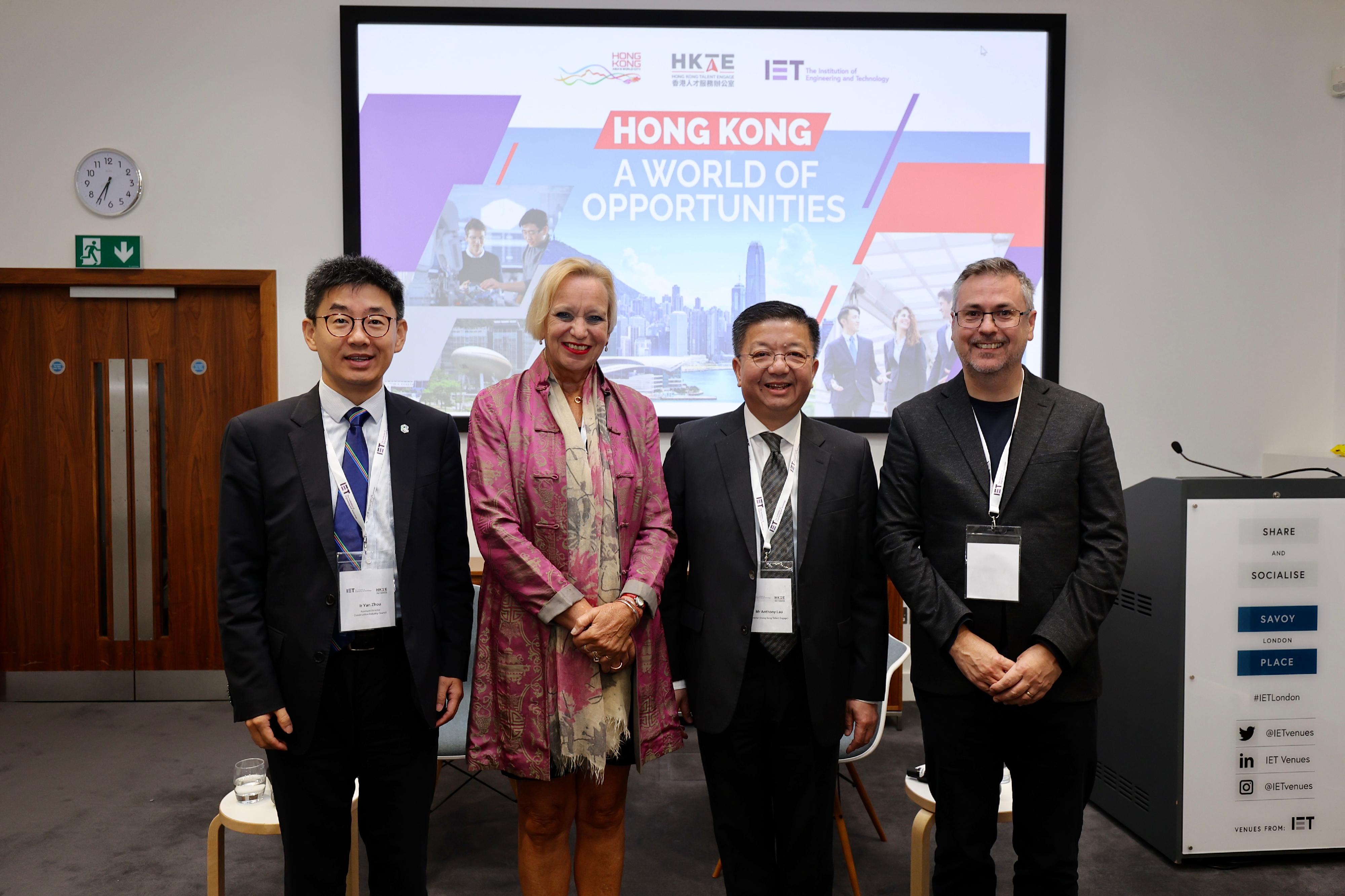 The Director of Hong Kong Talent Engage, Mr Anthony Lau, invited United Kingdom (UK) talents who have settled in Hong Kong to share their experiences at a themed seminar in London, the UK, on September 26 (London time). Photo shows Mr Lau (second right) with guest speakers at the themed seminar.