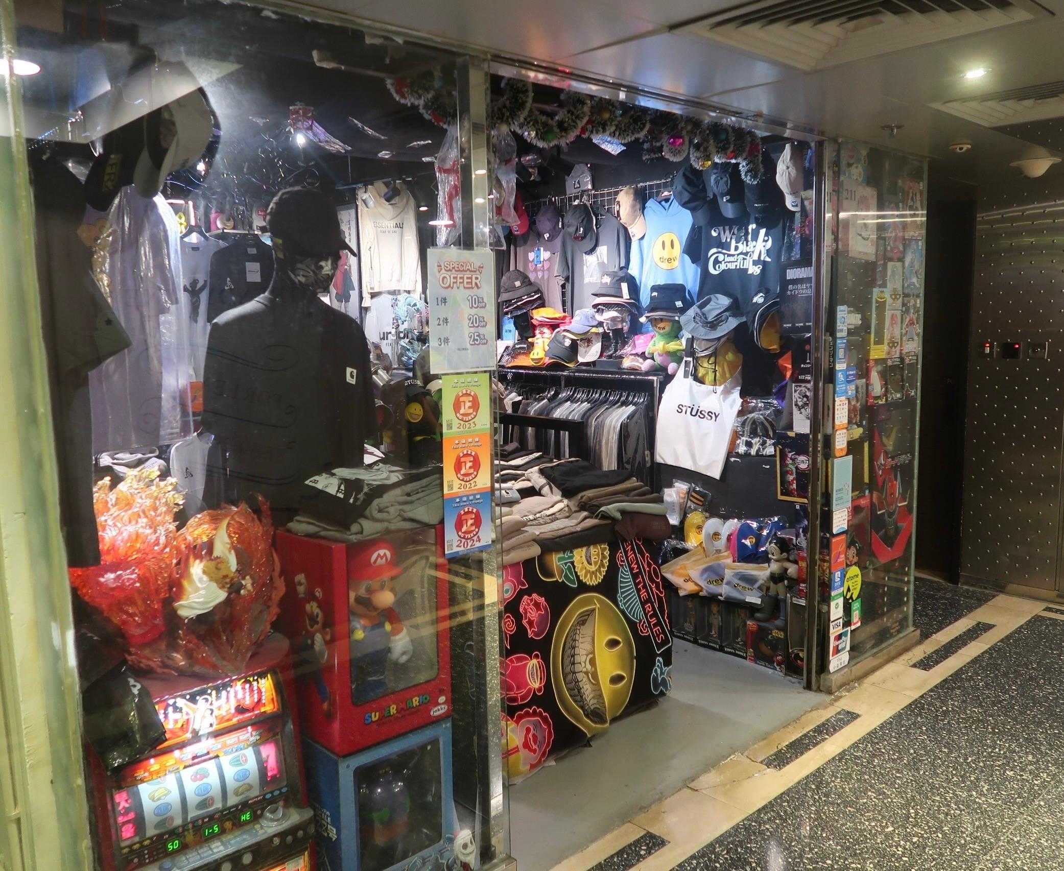 Hong Kong Customs conducted a special operation across shopping spots in Mong Kok on October 3 and yesterday (October 9) to combat the sale of counterfeit goods, seizing about 1 100 suspected counterfeit clothes and sneakers with an estimated market value of about $820,000. Photo shows a retailer suspected of selling counterfeit clothing. 