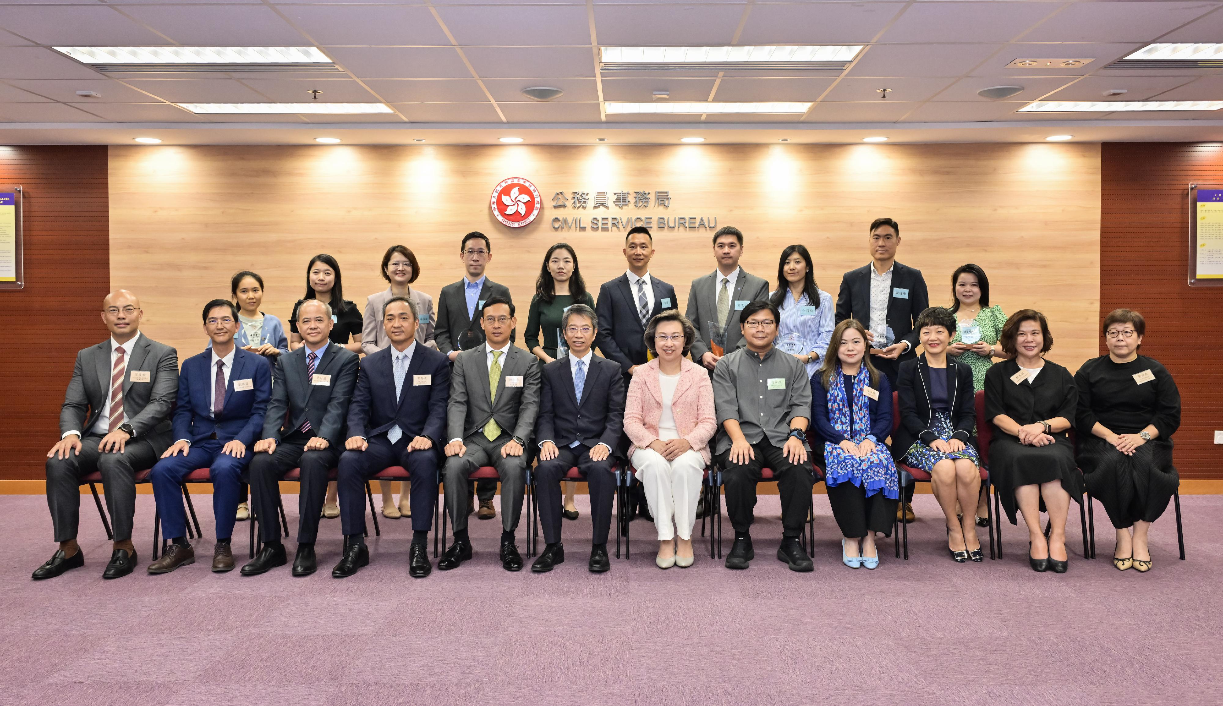 In celebration of the 75th anniversary of the founding of the People's Republic of China, the Official Languages Division of the Civil Service Bureau organised a series of activities under the theme of "Glorious China", among which the Love for China Chinese essay competition had its award presentation ceremony today (October 15). Photo shows the Secretary for the Civil Service, Mrs Ingrid Yeung (front row, sixth right); the Permanent Secretary for the Civil Service, Mr Clement Leung (front row, sixth left); Deputy Secretary for the Civil Service Ms Eureka Cheung (front row, third right); the Dean of the Faculty of Arts at Hong Kong Nang Yan College of Higher Education, Professor Ricky Tse (front row, fifth right) who served as a judge of the competition, and the awardees and their department heads or their representatives.