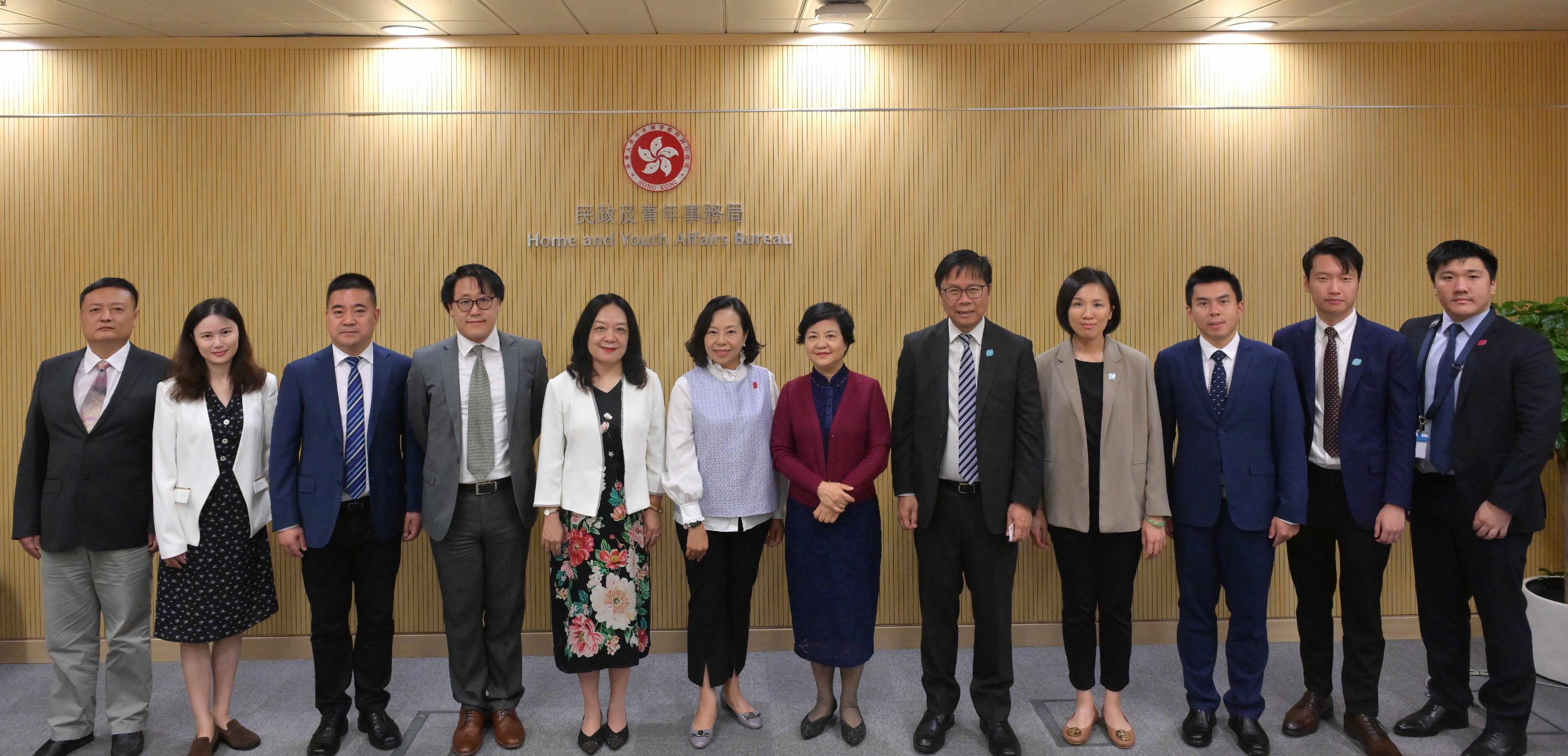 The Secretary for Home and Youth Affairs, Miss Alice Mak (sixth left), accompanied by the Commissioner for Youth, Mr Eric Chan (fifth right) met with the Director of the Hong Kong and Macao Affairs Office of the Sichuan Provincial People's Government, Ms Zhang Tao (fifth left), today (October 15), to exchange views on youth development and district governance of Sichuan and Hong Kong.