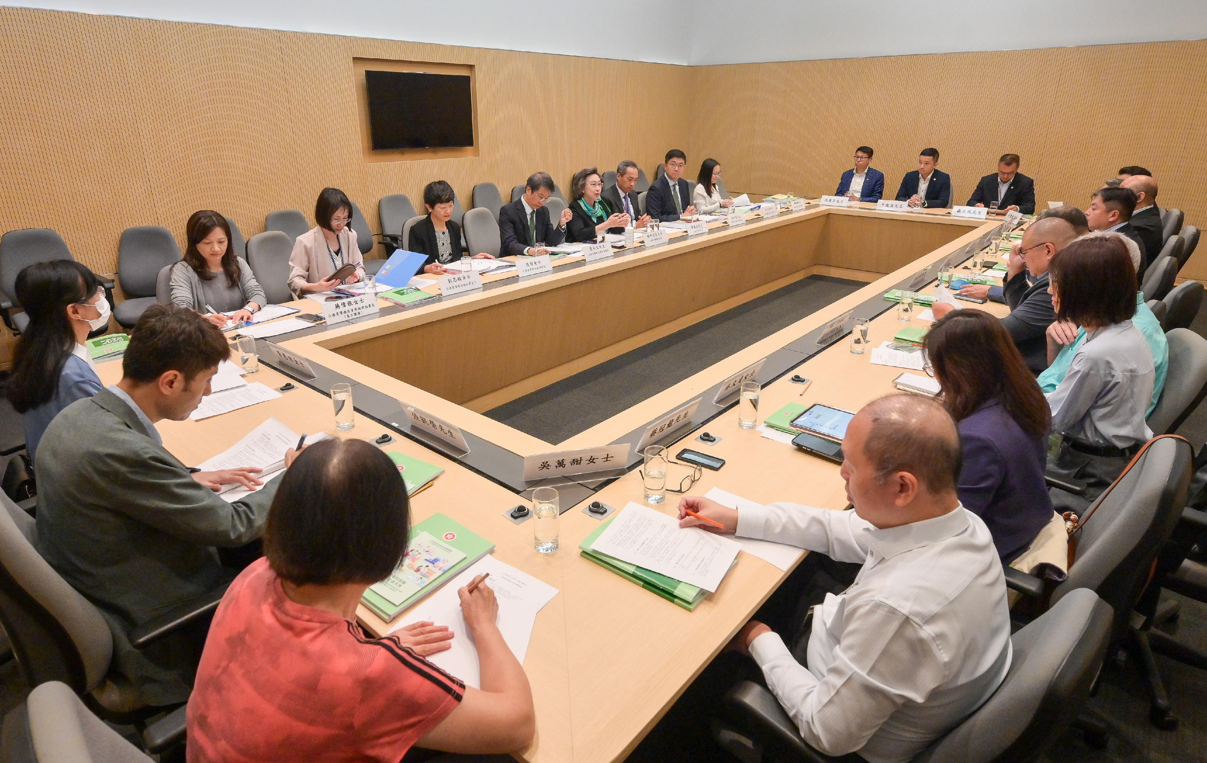 After the announcement of "The Chief Executive's 2024 Policy Address", the Secretary for the Civil Service, Mrs Ingrid Yeung (fifth left), met with representatives from the four civil service central consultative councils and the four major service-wide staff unions this afternoon (October 16) to brief them on policy initiatives relating to civil service matters in the Policy Address. Also taking part in the meeting is the Permanent Secretary for the Civil Service, Mr Clement Leung (fourth left).