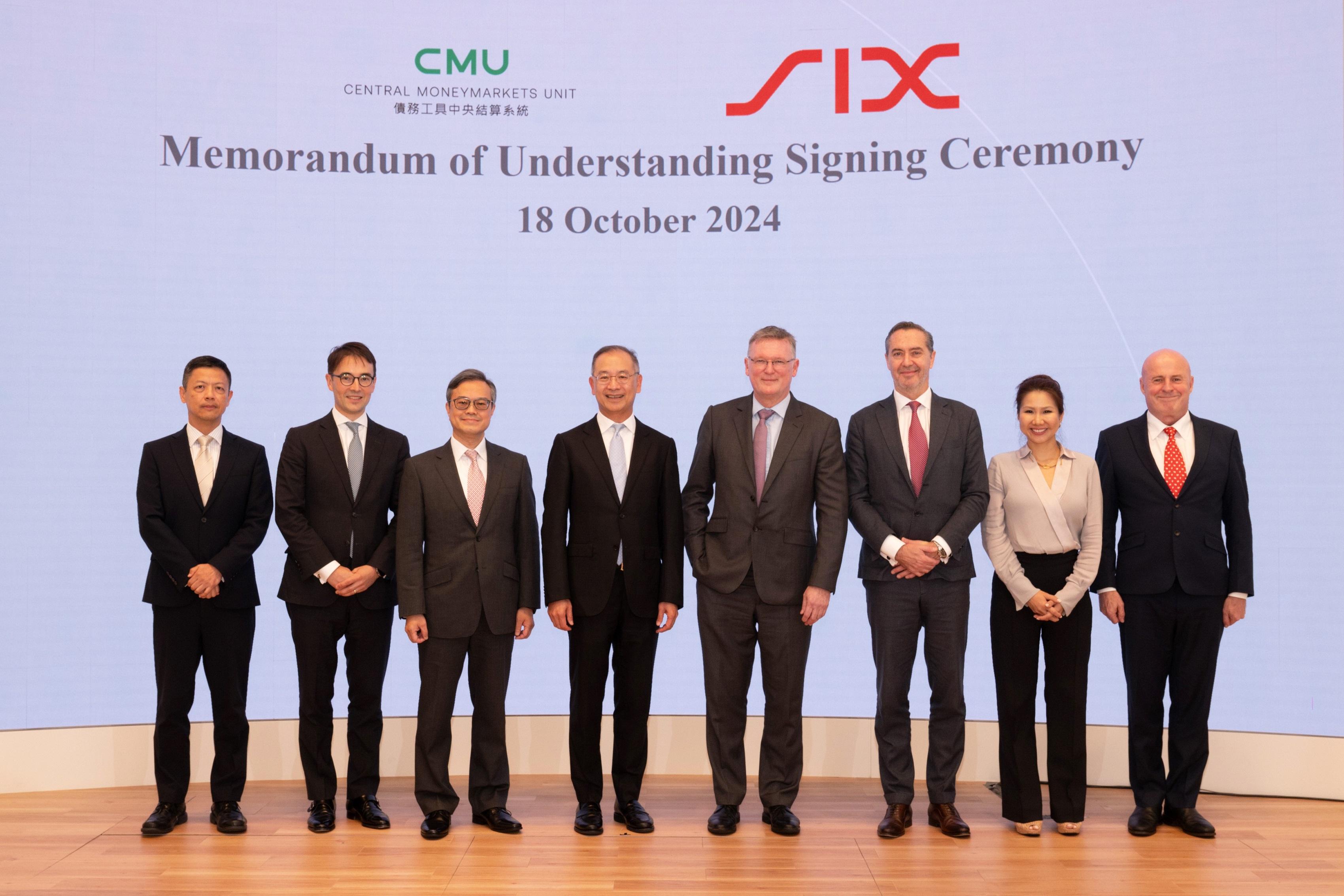 The Chairperson of the Board of Directors of CMU OmniClear Limited, Mr Eddie Yue (fourth left), and Global Head of Commercials, Securities Services at SIX, Mr Marcus Harréus (fifth left), conduct a meeting with senior managements from the Hong Kong Monetary Authority and SIX to foster a closer working relationship for the prosperity of financial markets in both jurisdictions.