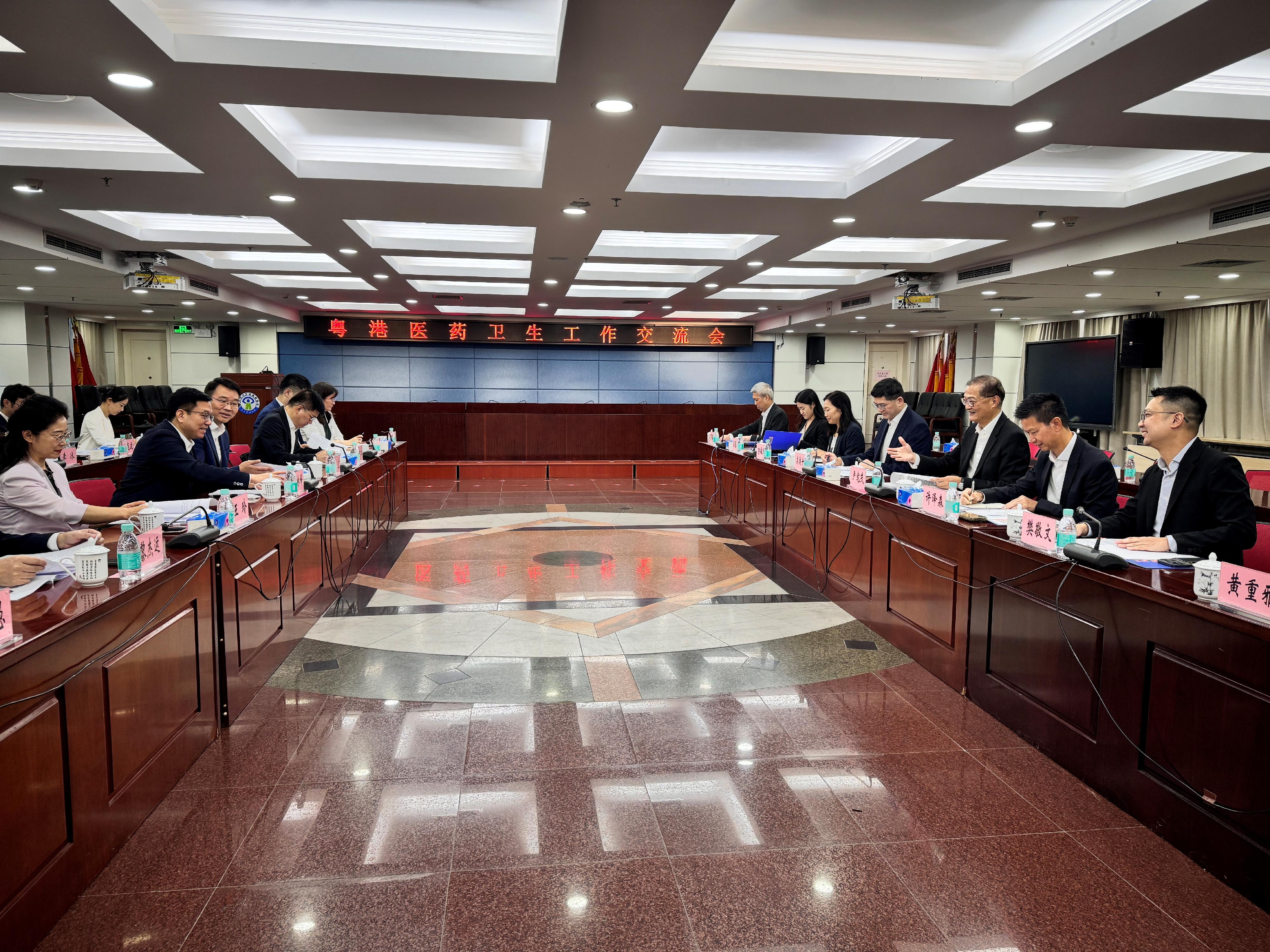 ​The Secretary for Health, Professor Lo Chung-mau (third right), led a delegation to Shenzhen this afternoon (October 18) to meet with Deputy Director-General of the Health Commission of Guangdong Province Mr Deng Linfeng (second left), Deputy Commissioner of the Guangdong Provincial Medical Products Administration Ms Wang Ling (first left) and Deputy Director of the Public Hygiene and Health Commission of Shenzhen Municipality Mr Li Chuang (third left), and introduced to them various initiatives on developing Hong Kong into an international health and medical innovation hub, and aspects of deepening medical collaboration in the Guangdong-Hong Kong-Macao Greater Bay Area, as set out in "The Chief Executive's 2024 Policy Address" newly announced.