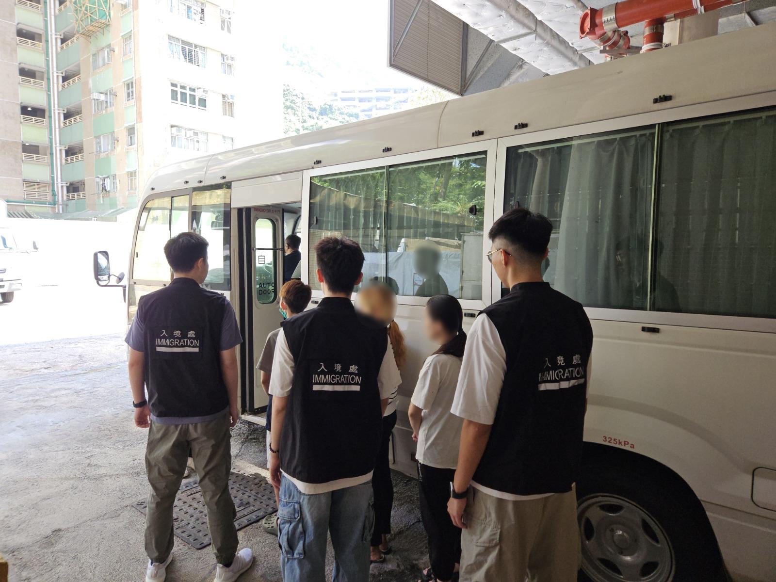 The Immigration Department mounted a series of territory-wide anti-illegal worker operations codenamed "Contribute", "Rally" and "Twilight", and joint operations with the Hong Kong Police Force codenamed "Champion" and "Windsand", for four consecutive days from October 14 to yesterday (October 17). Photo shows suspected illegal workers arrested during an operation.