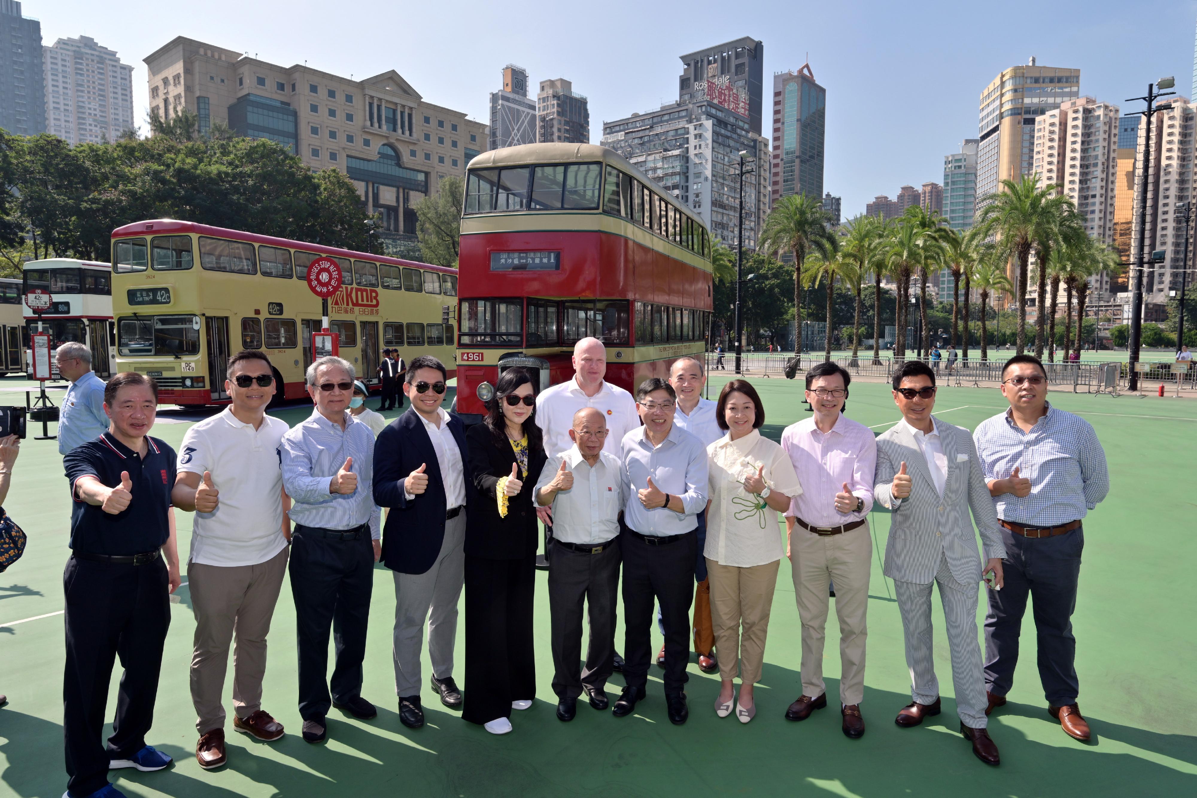 The Secretary for Transport and Logistics, Mr Lam Sai-hung, today (October 19) visited the Bus Exhibition for Celebrating the 75th Anniversary of the Founding of the People's Republic of China organised by the Transport Department. It is one of the highlight events amid National Day celebrations this year. Photo shows (front row, from seventh left) Mr Lam; the Commissioner for Transport, Ms Angela Lee; the Under Secretary for Transport and Logistics, Mr Liu Chun-san; and guests at the Kowloon Motor Bus exhibition area.